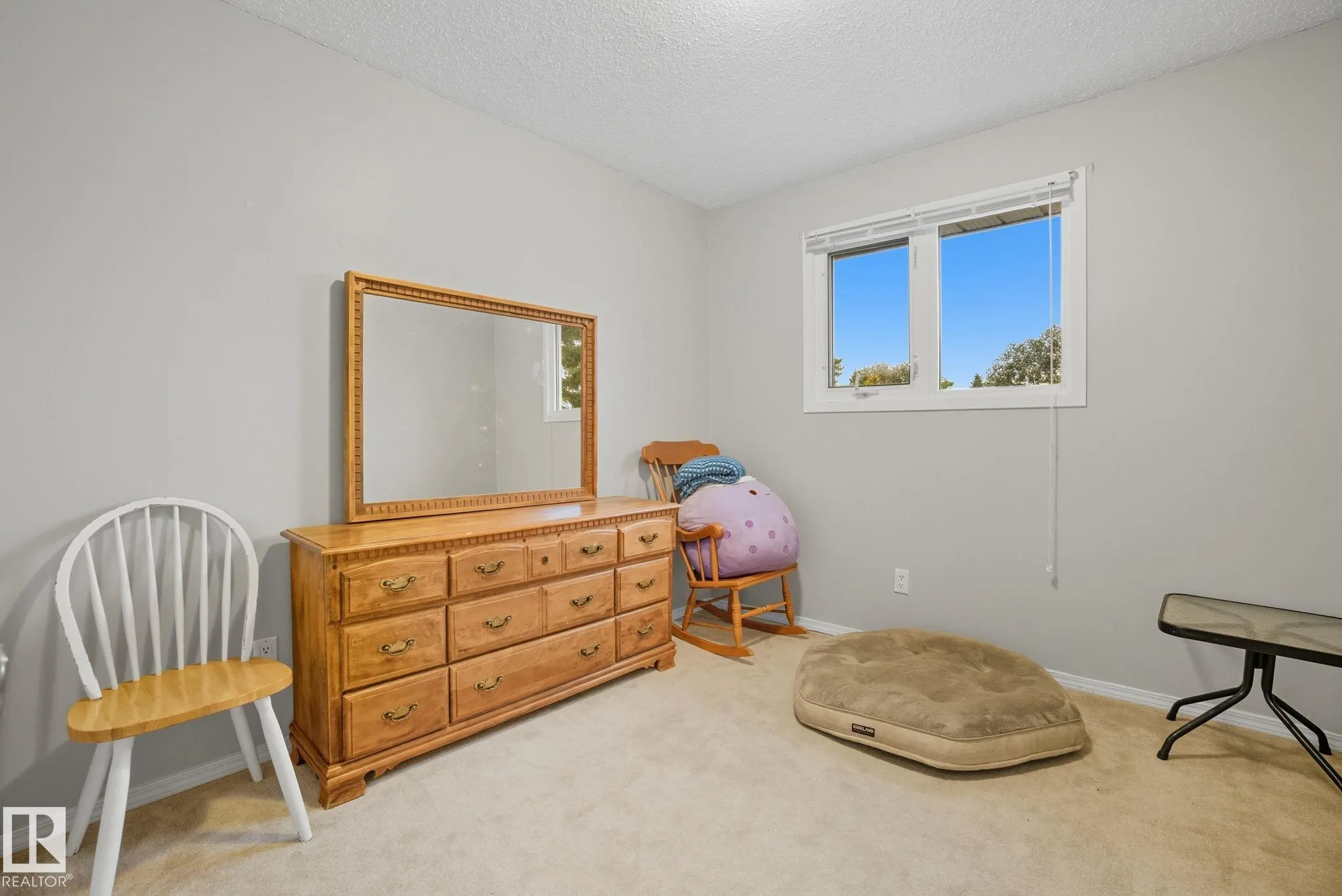 4 MILLER Avenue