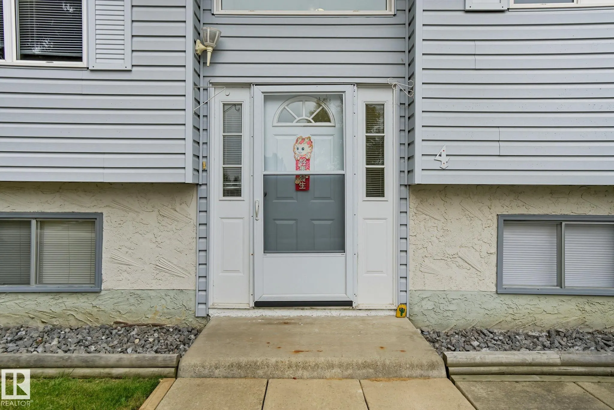 4 MILLER Avenue