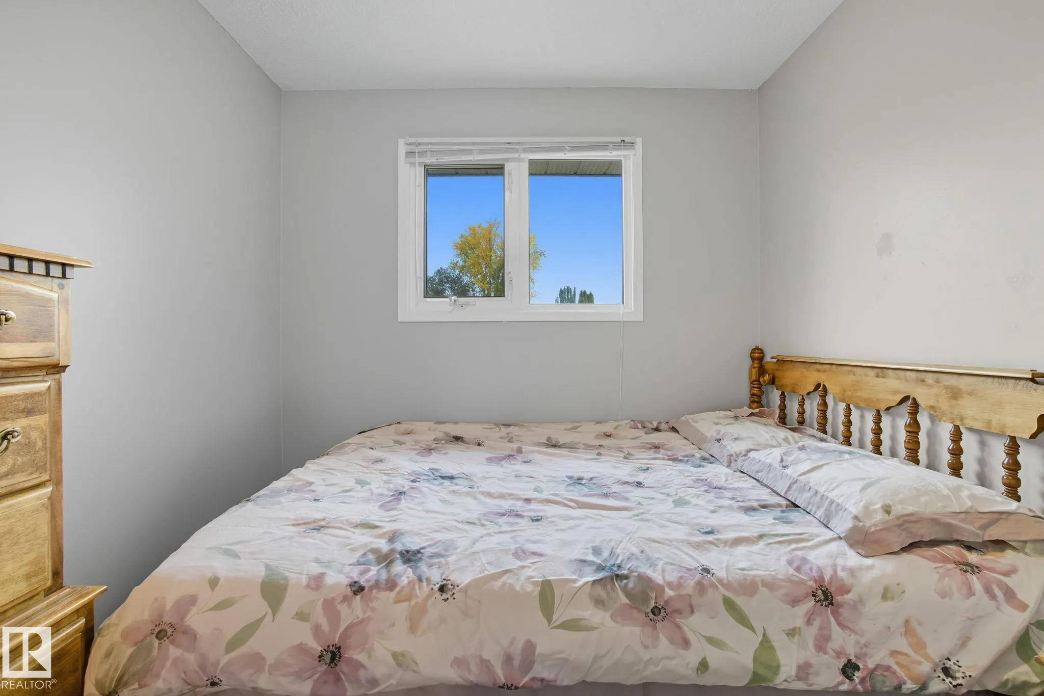 4 MILLER Avenue