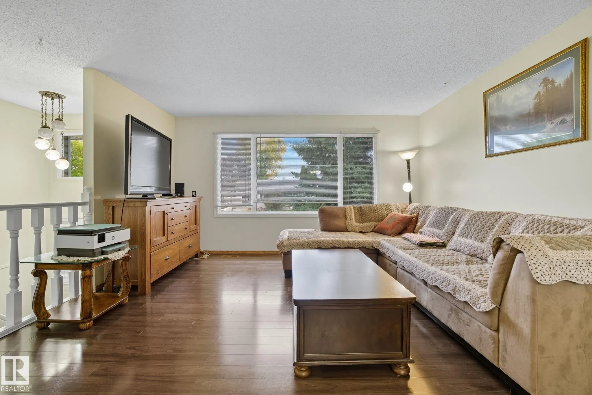 4 MILLER Avenue