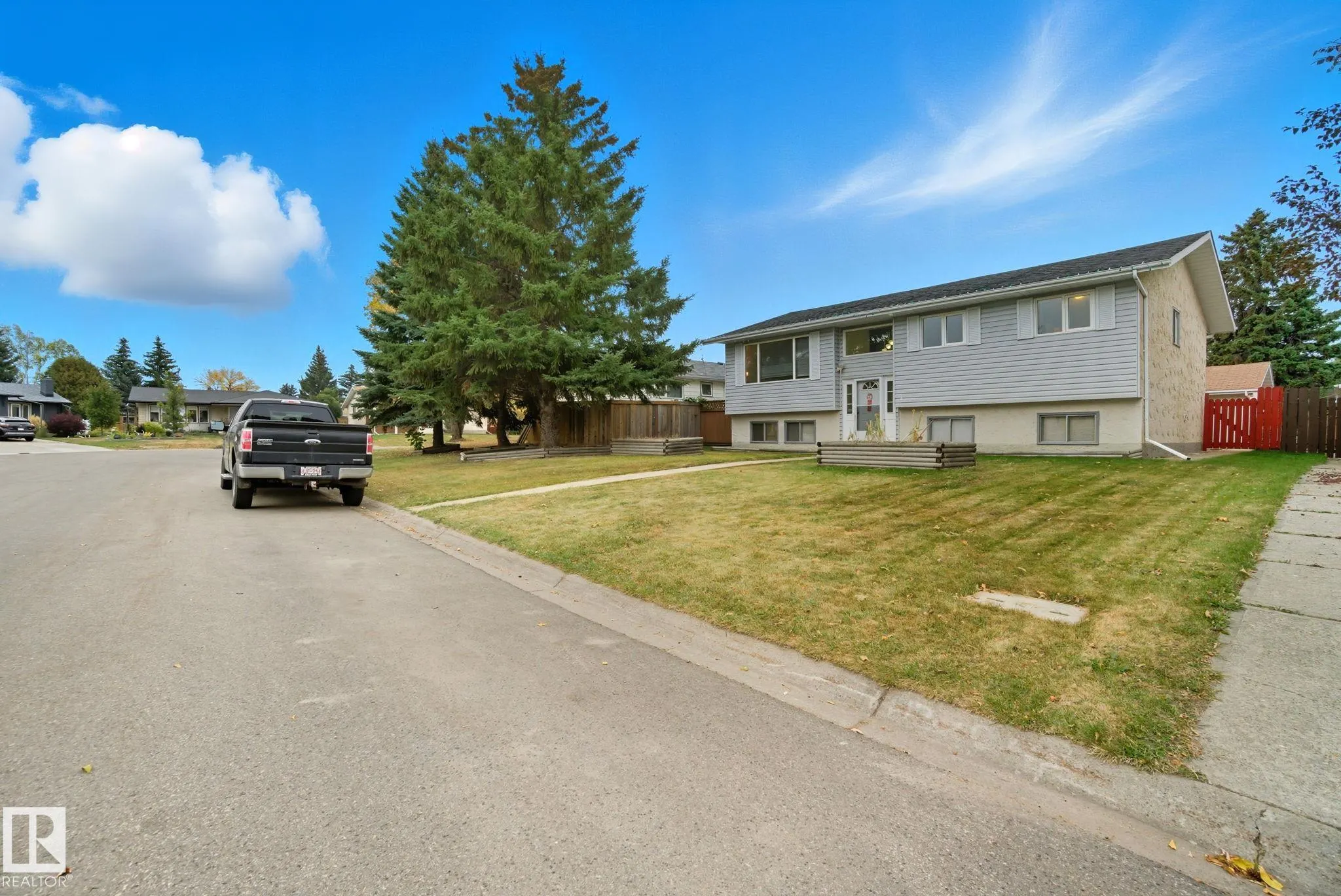 4 MILLER Avenue