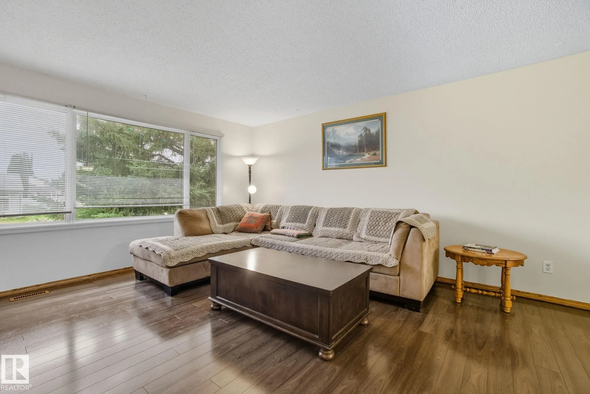 4 MILLER Avenue