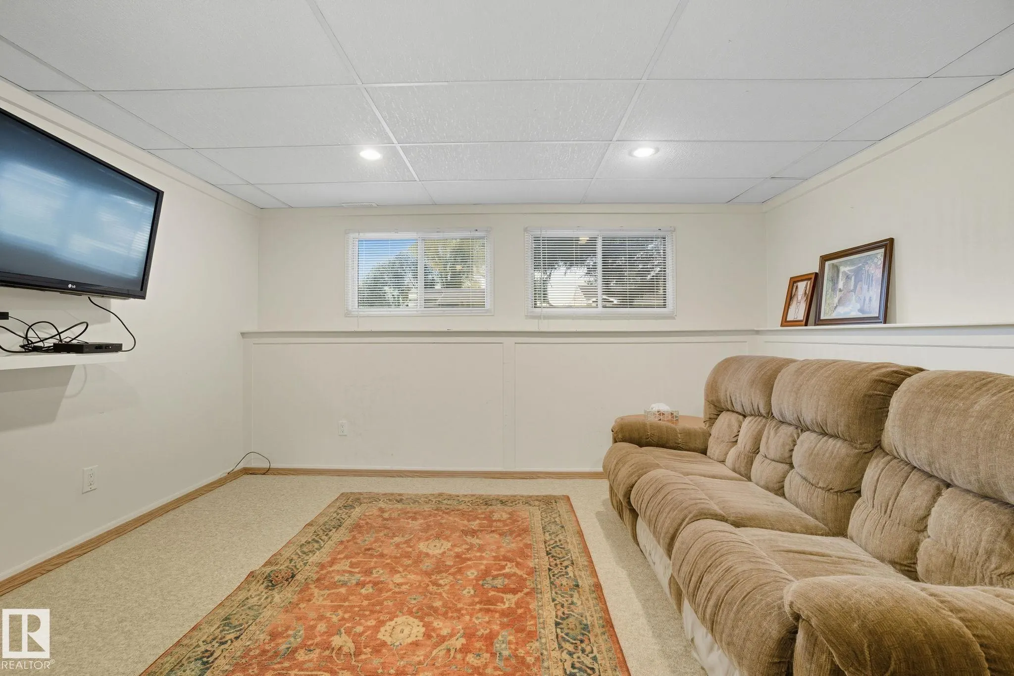 4 MILLER Avenue