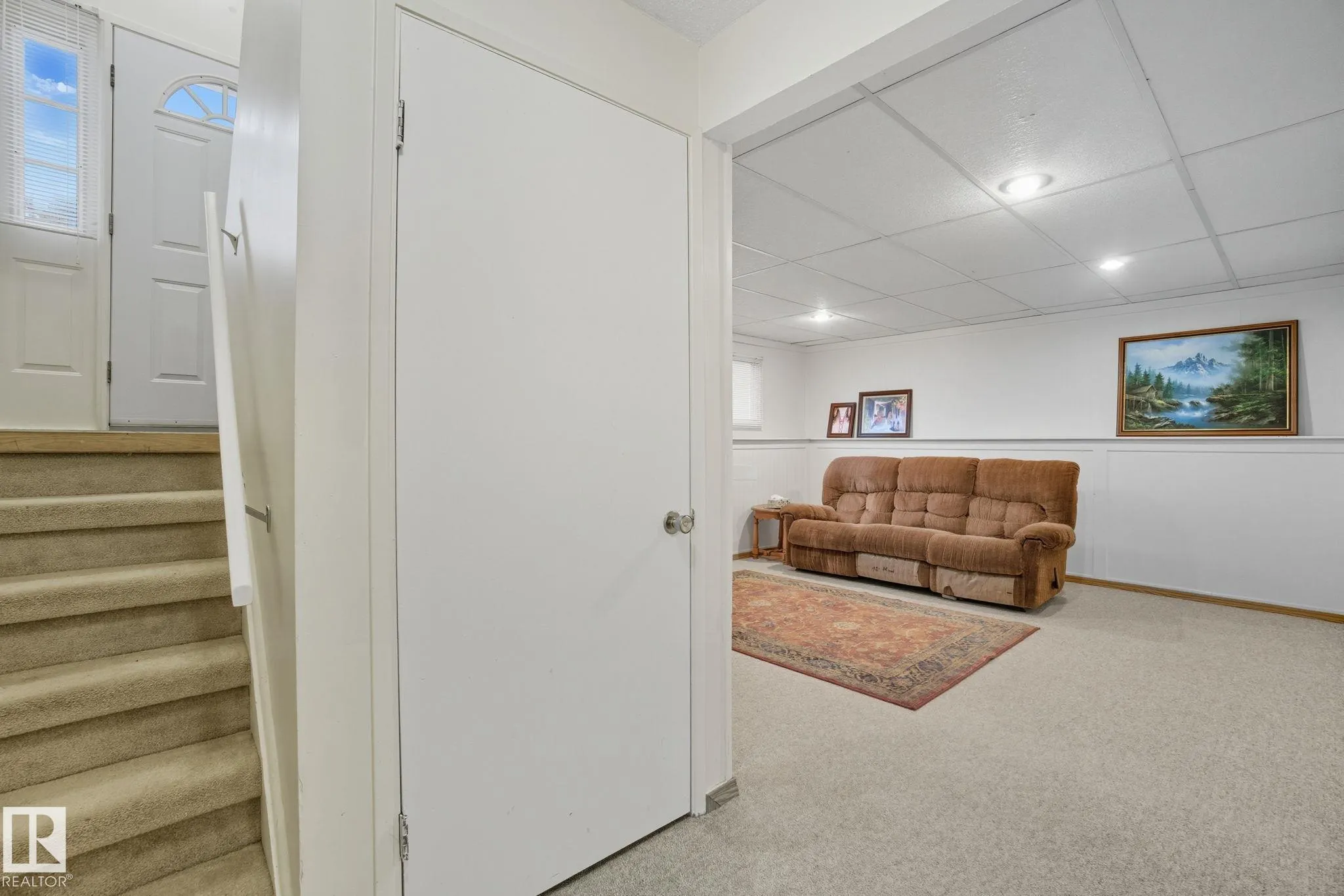 4 MILLER Avenue