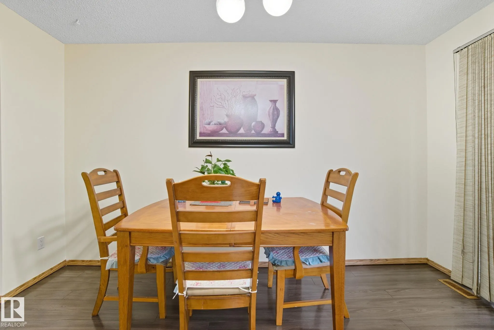4 MILLER Avenue