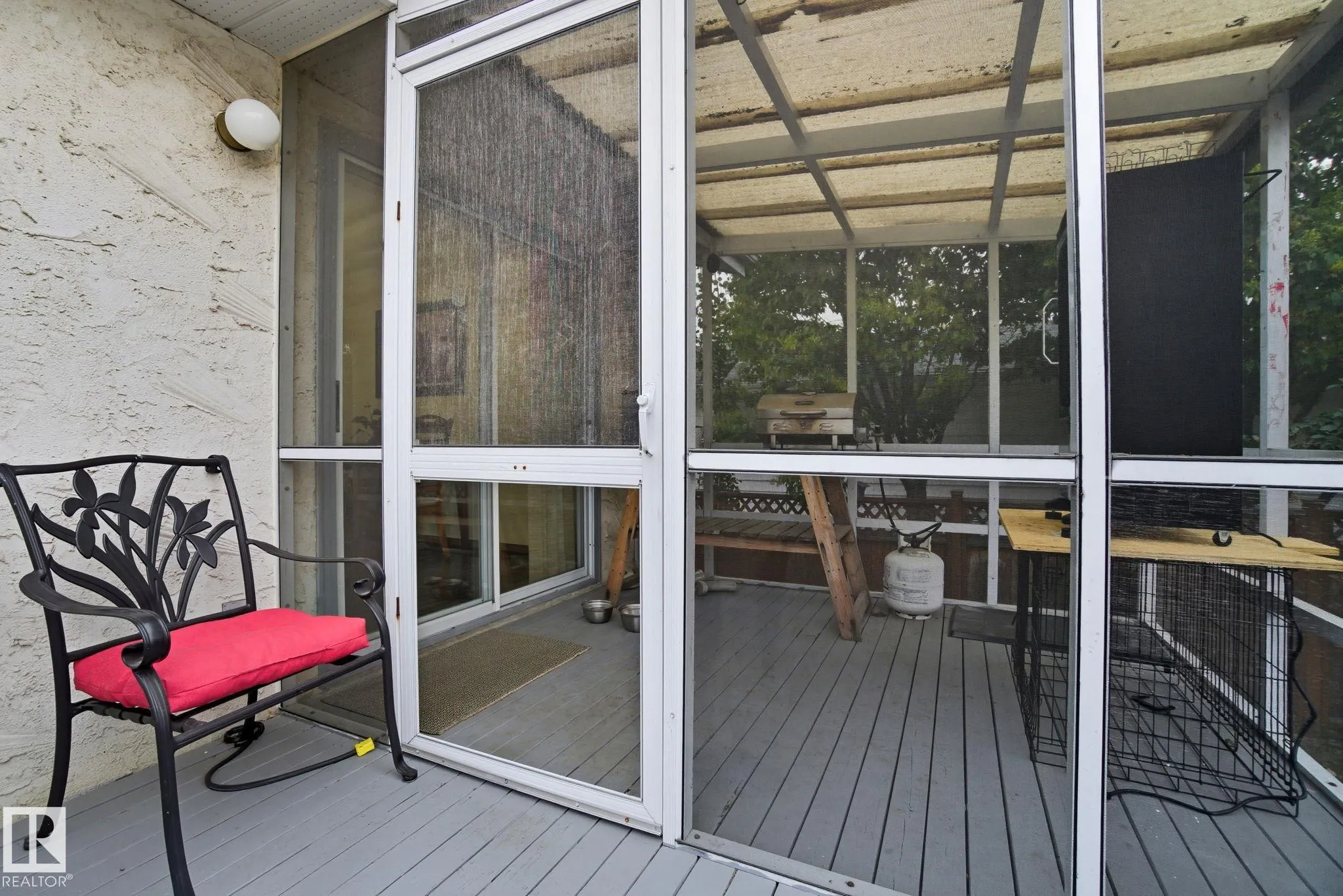 4 MILLER Avenue