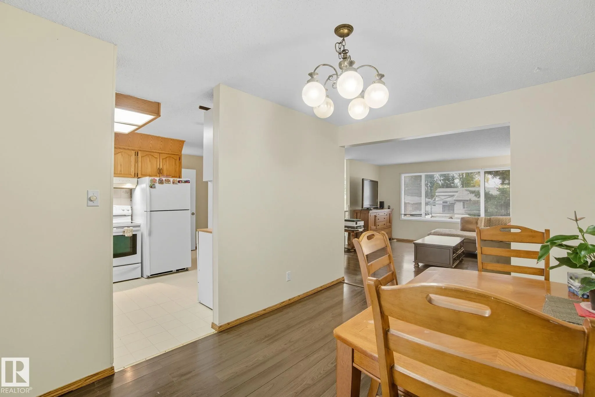 4 MILLER Avenue