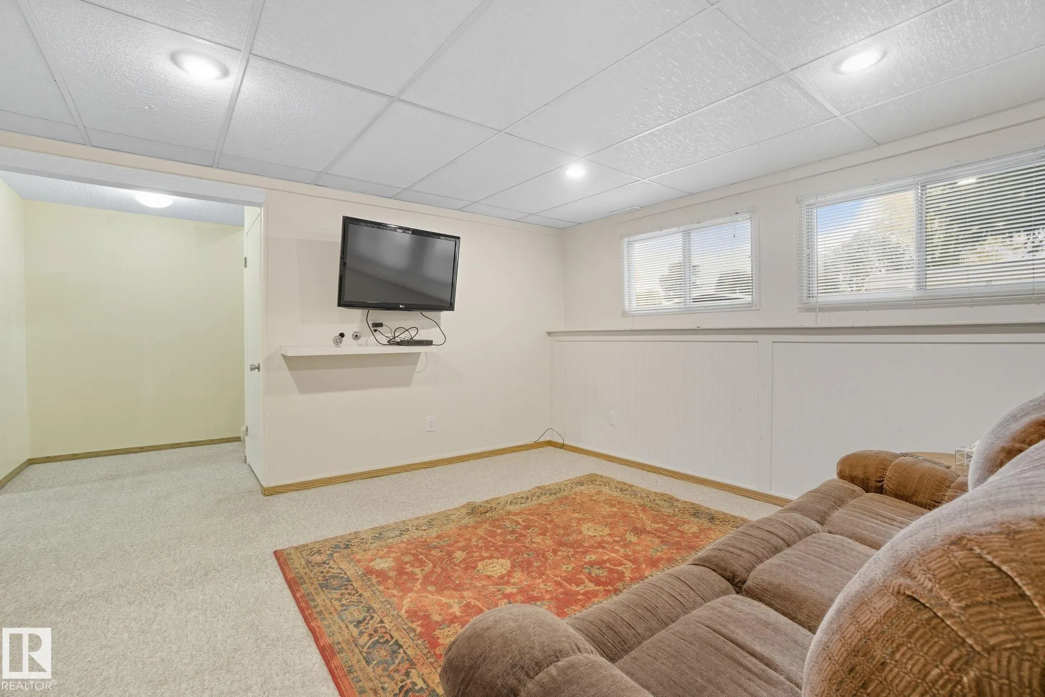 4 MILLER Avenue