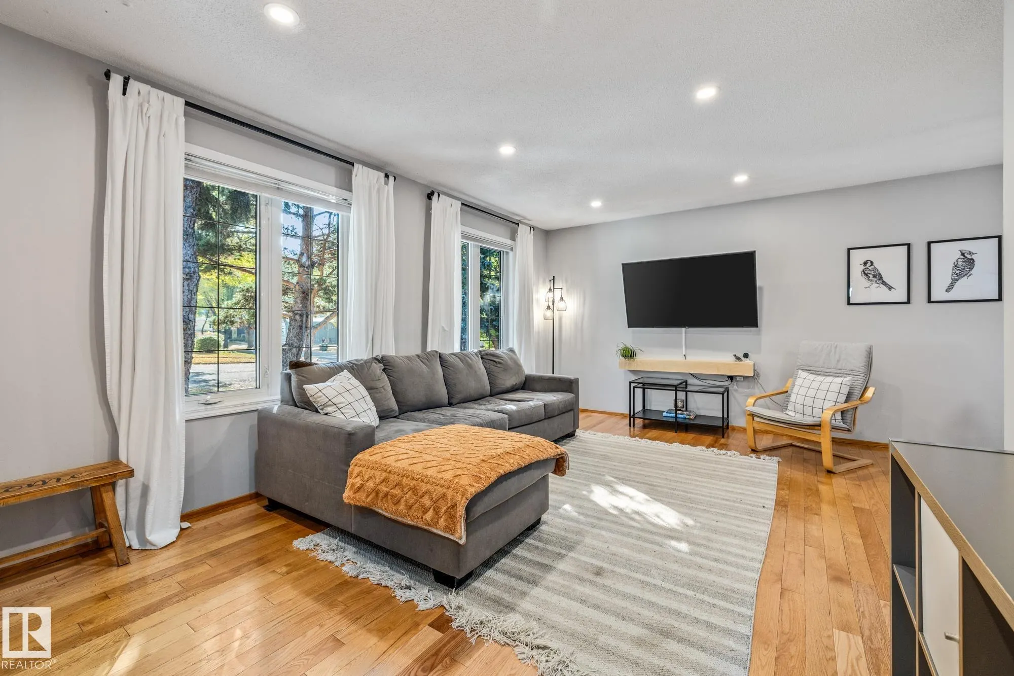 18 BURNHAM Avenue