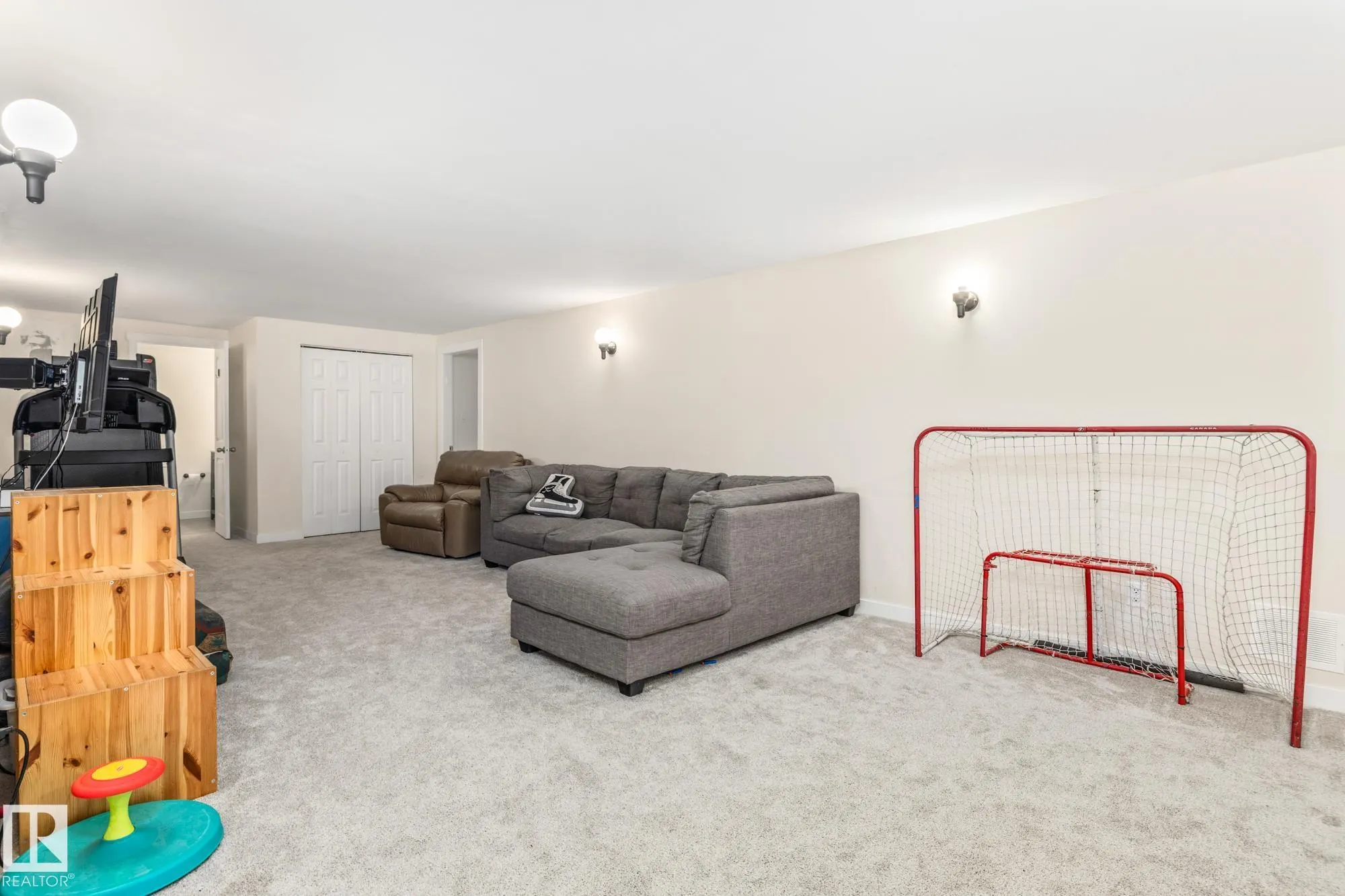 18 BURNHAM Avenue