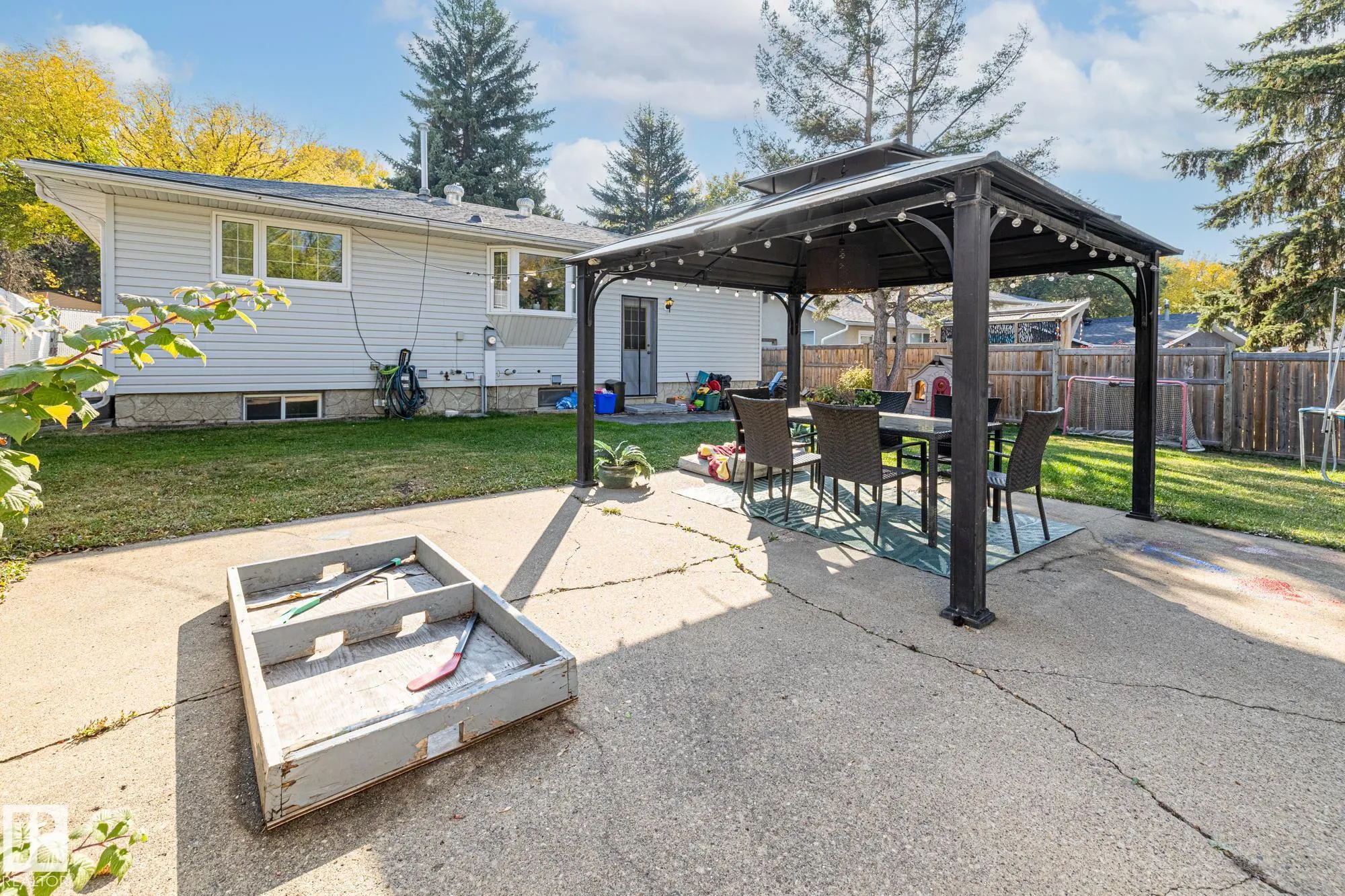 18 BURNHAM Avenue