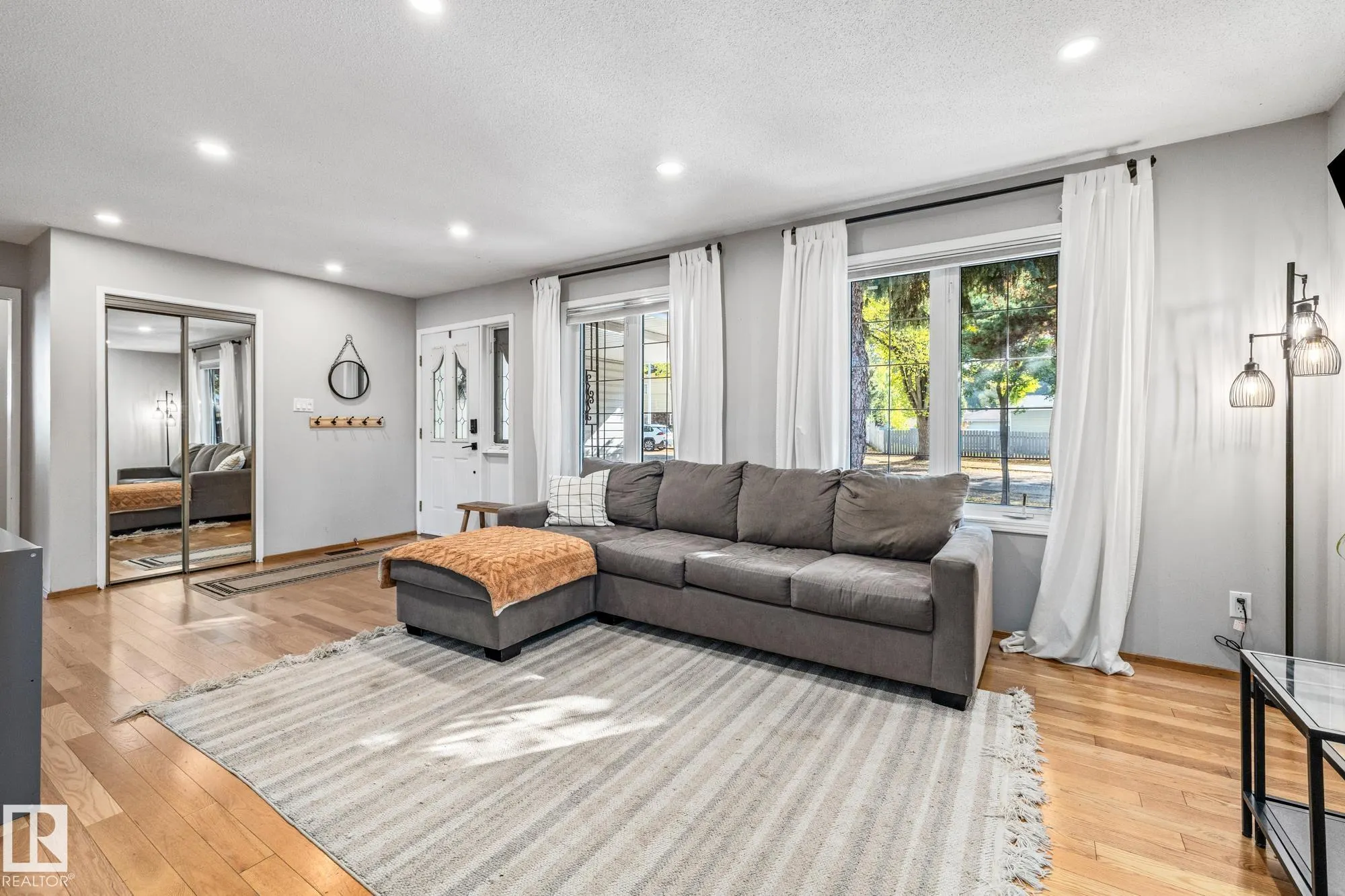 18 BURNHAM Avenue