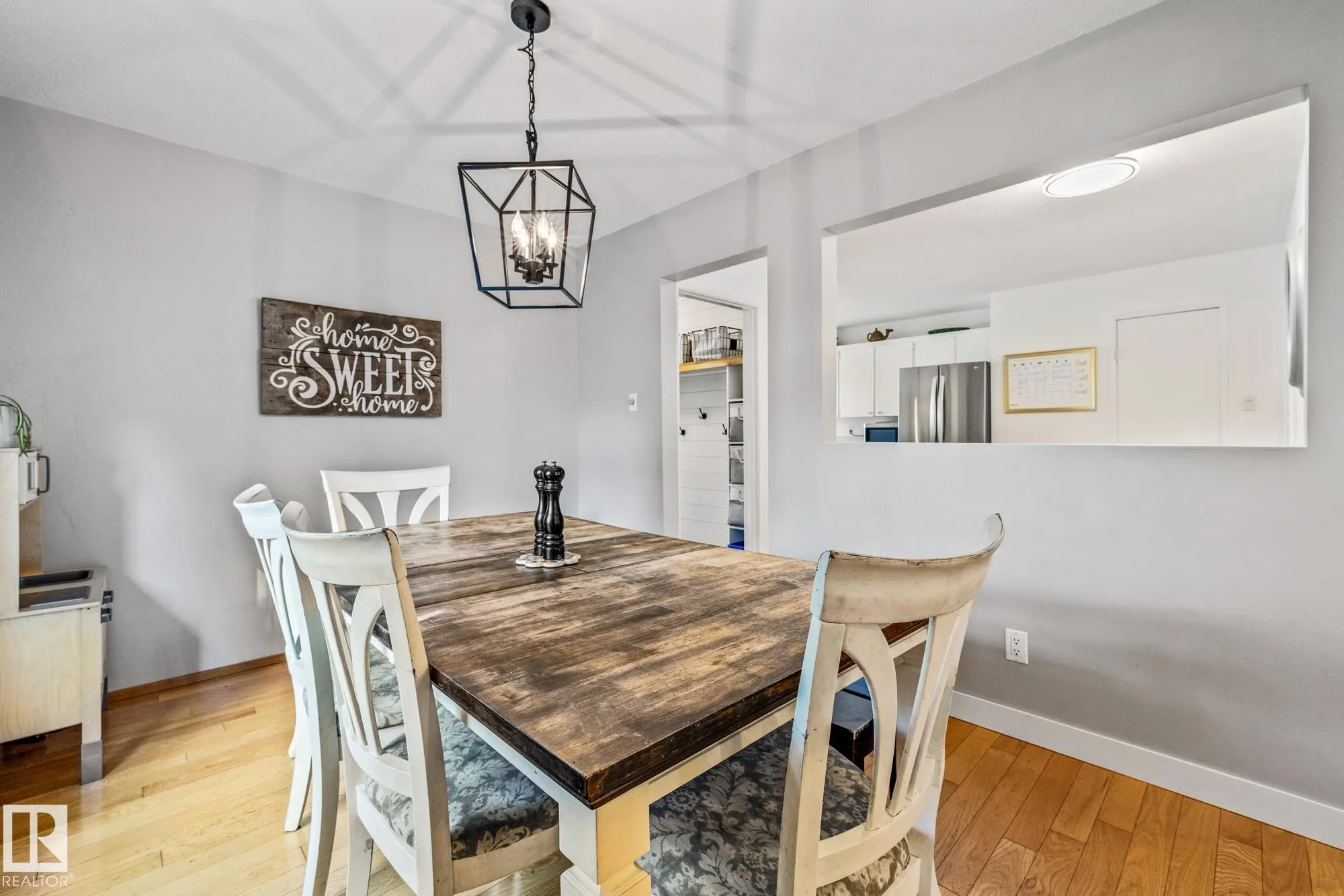 18 BURNHAM Avenue