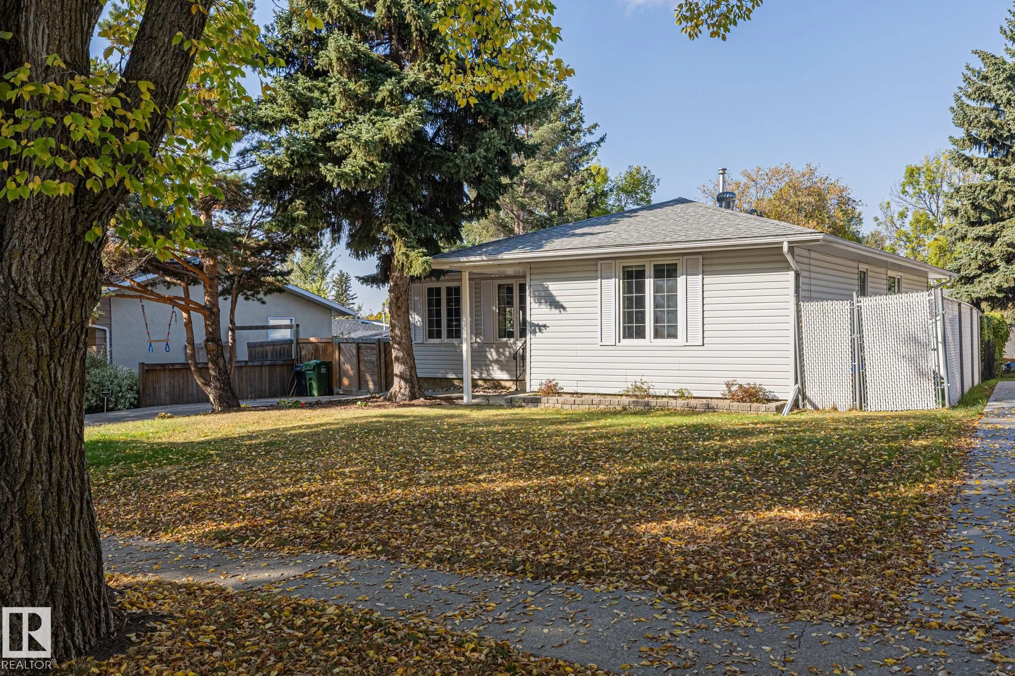 18 BURNHAM Avenue