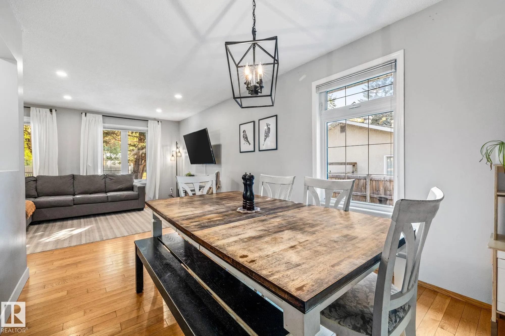18 BURNHAM Avenue