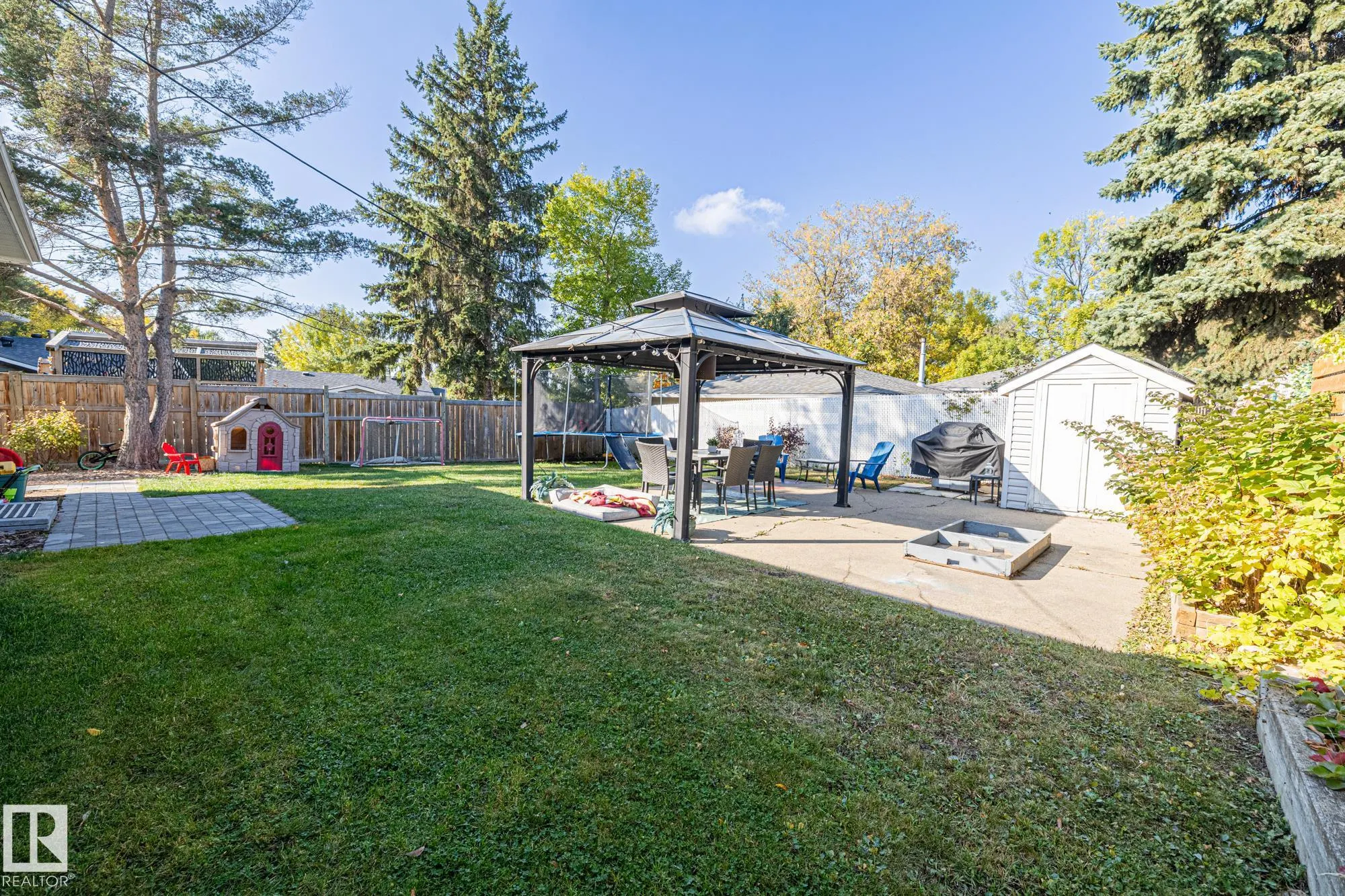 18 BURNHAM Avenue