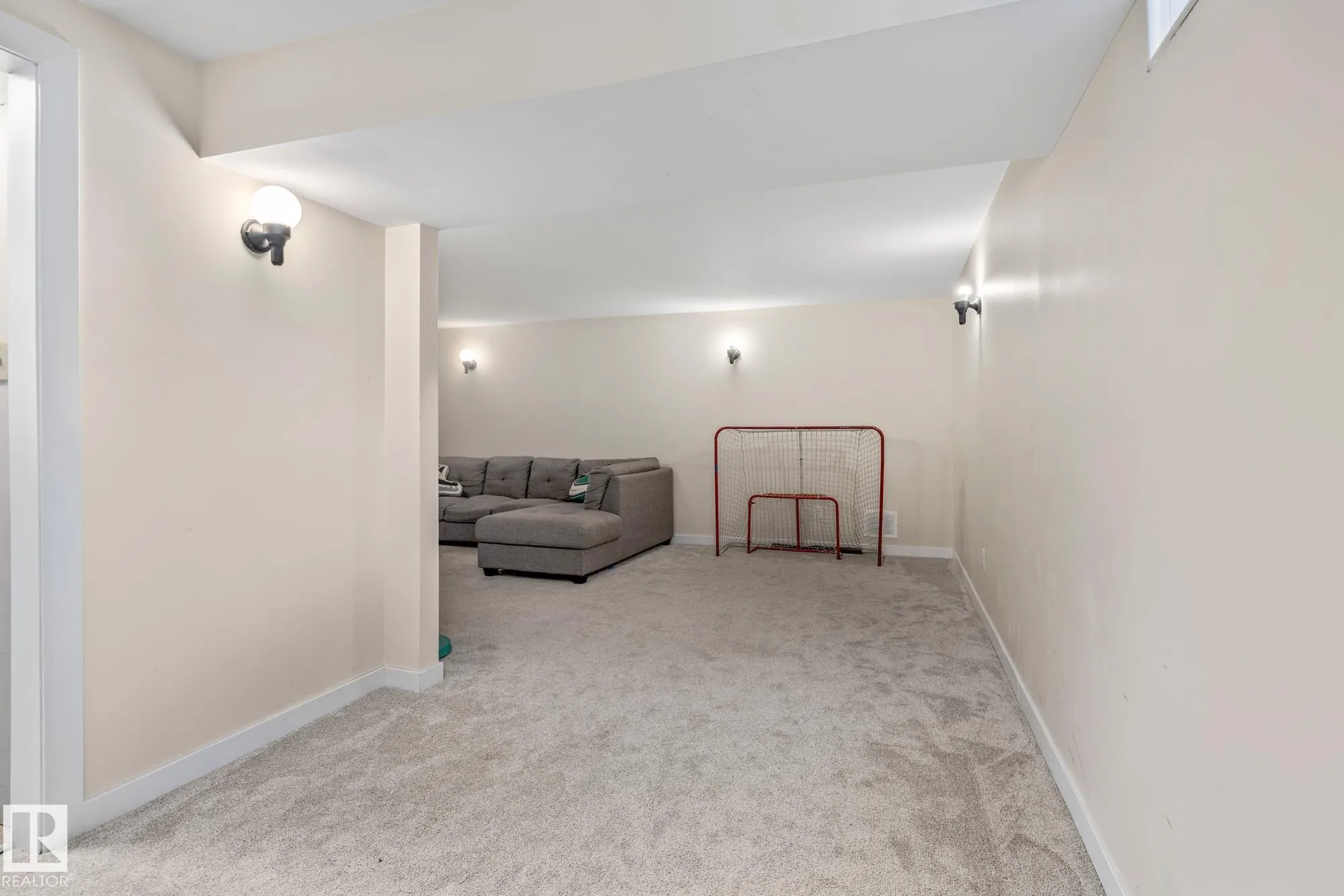 18 BURNHAM Avenue