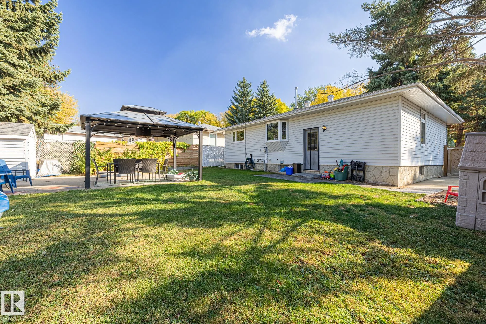 18 BURNHAM Avenue
