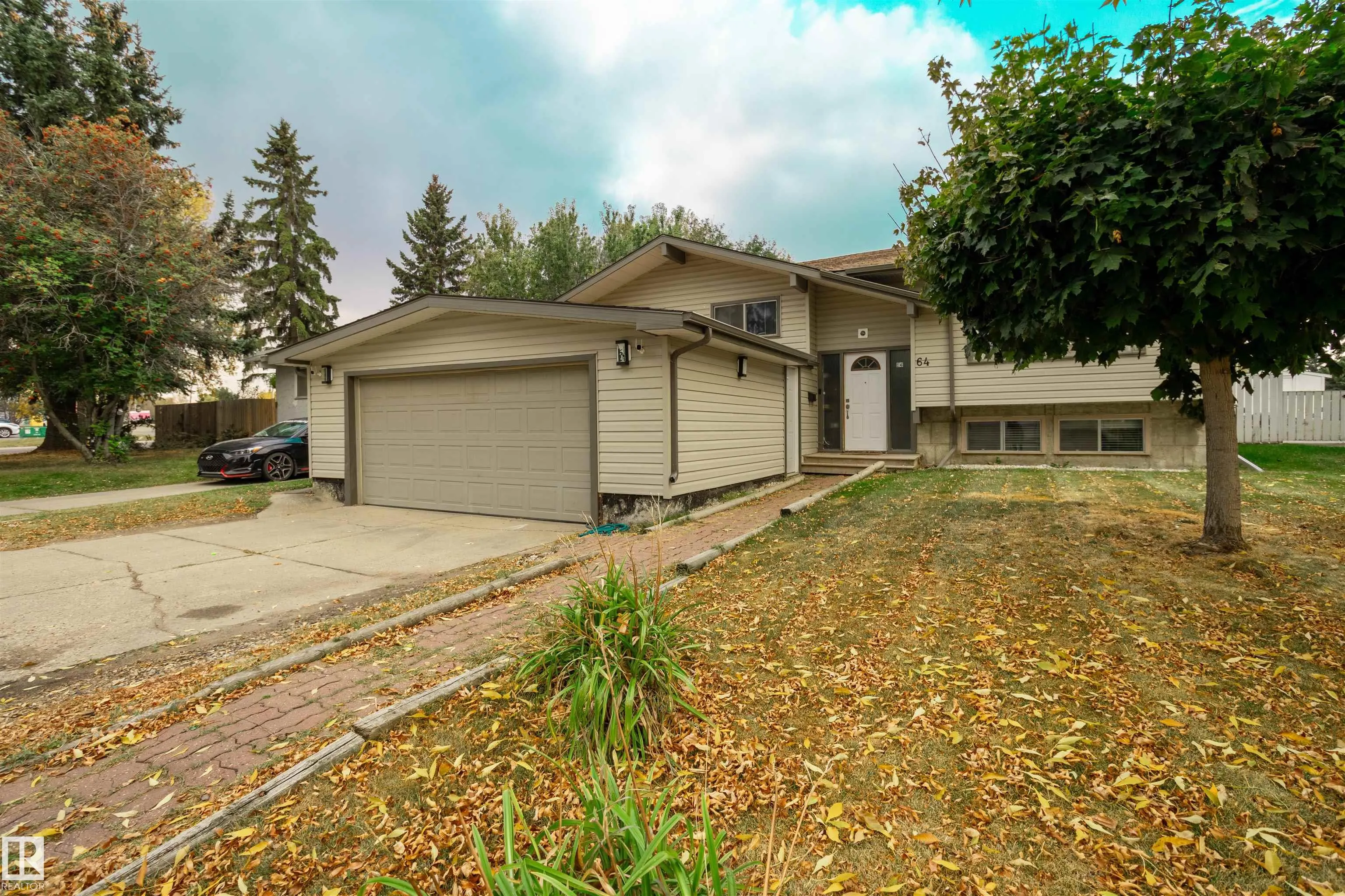 64 GREENWOOD Way