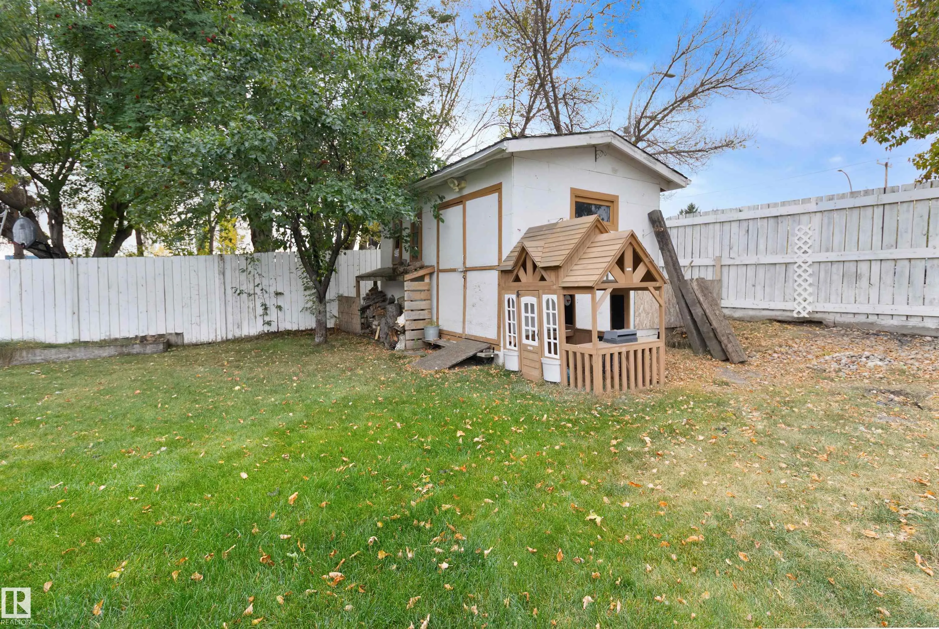 64 GREENWOOD Way