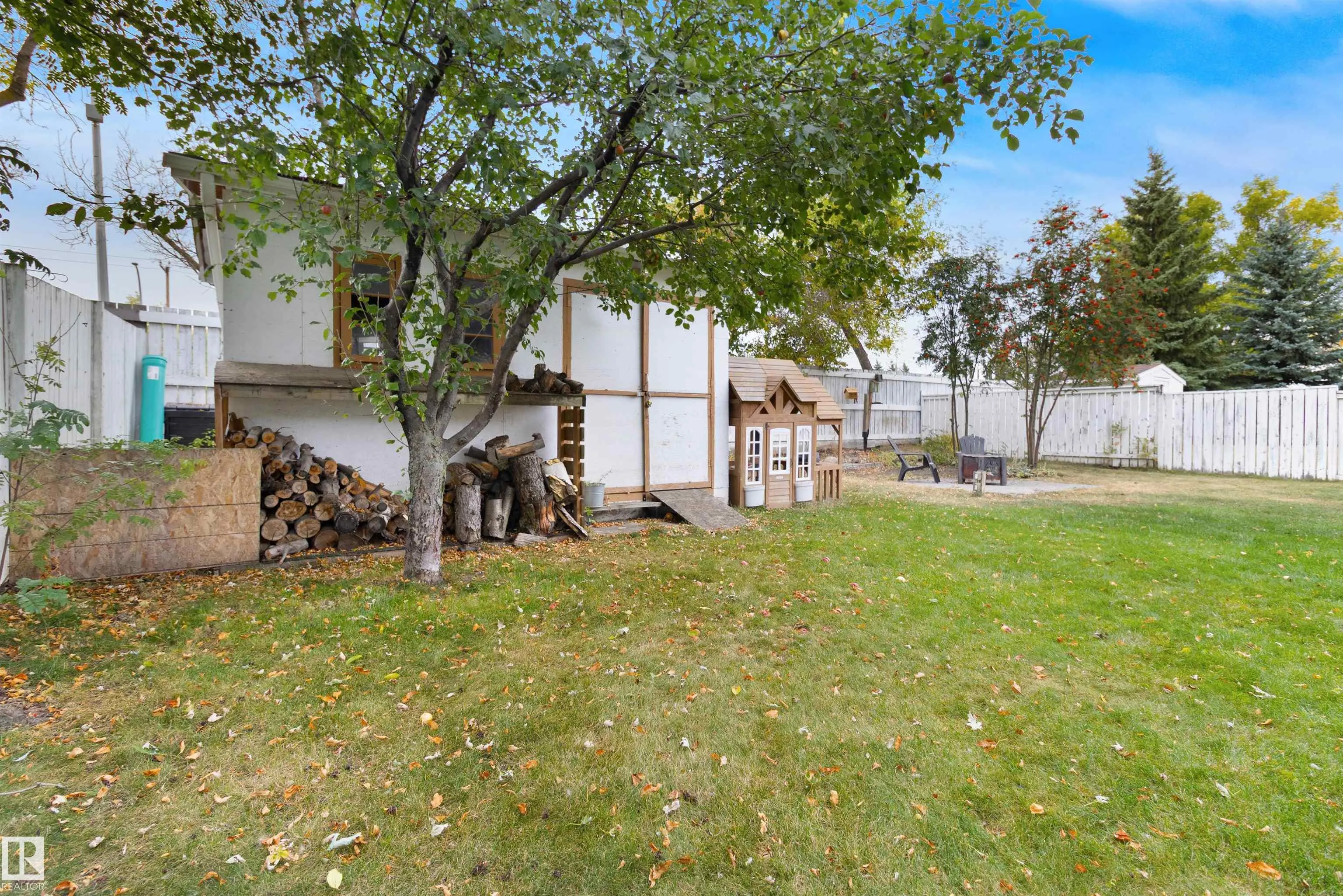 64 GREENWOOD Way