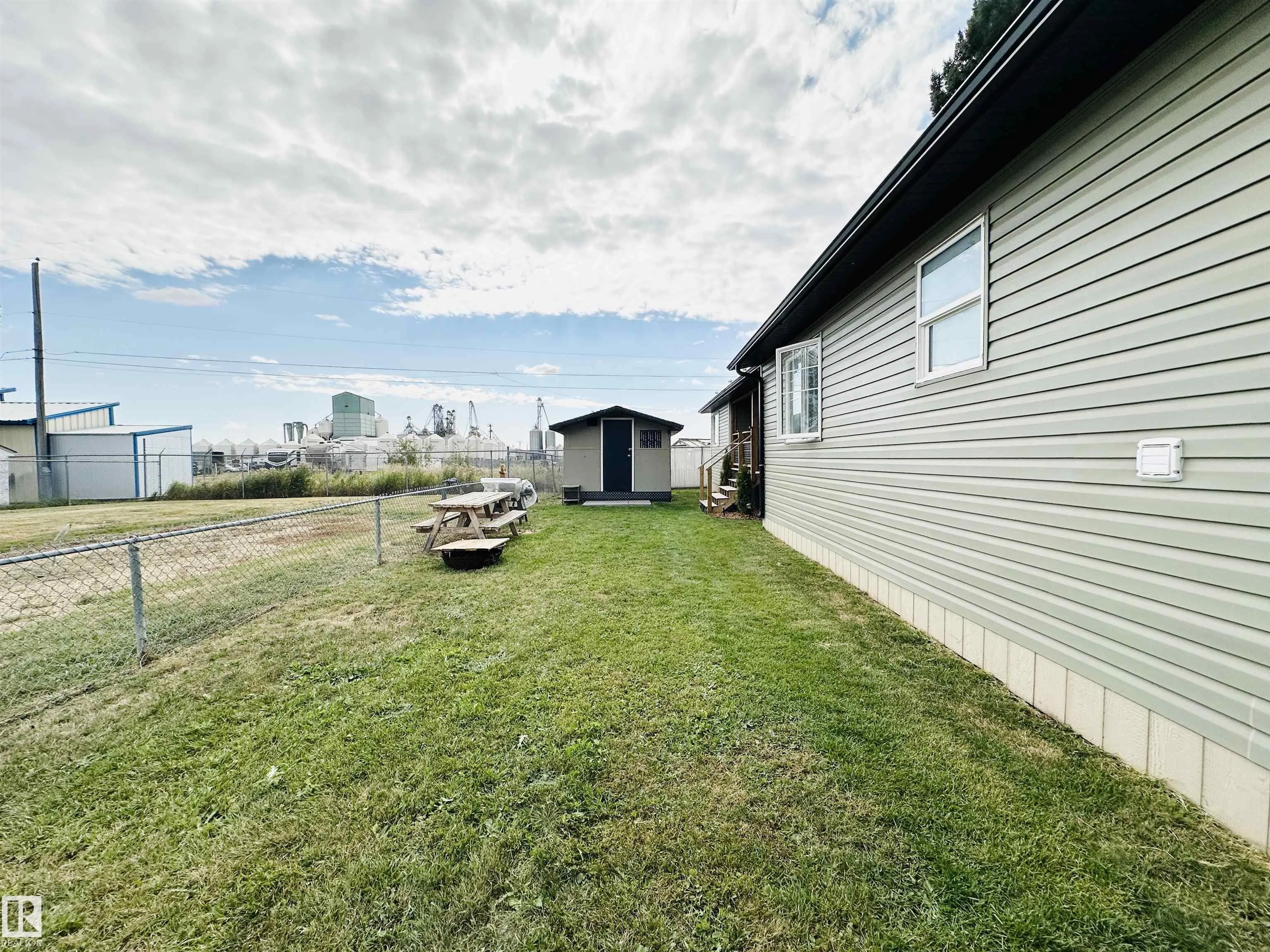 4204 47 St