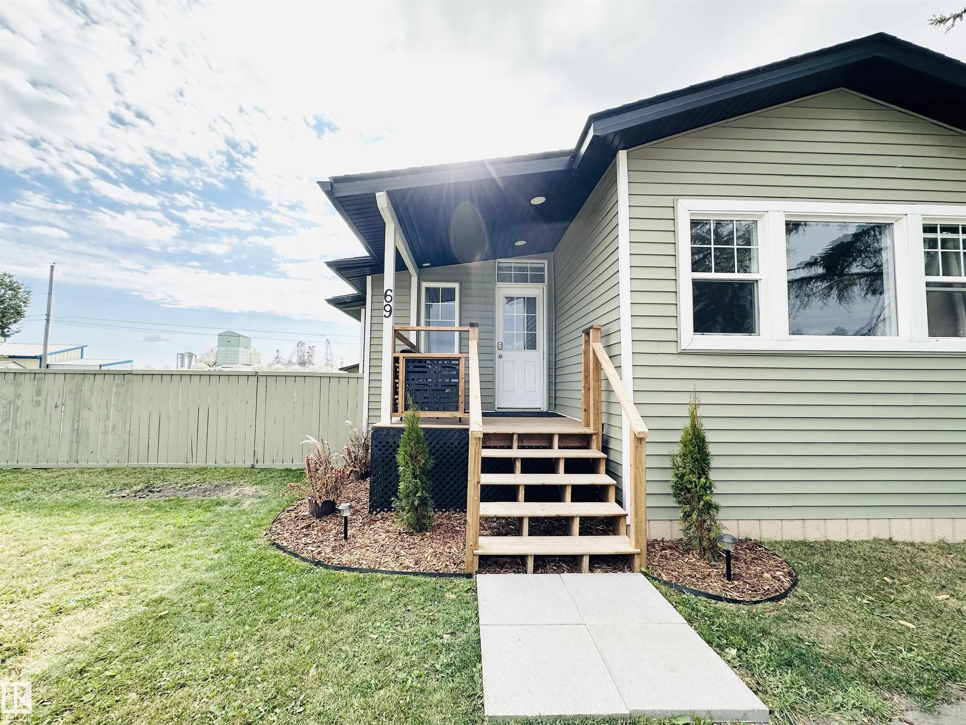 4204 47 St