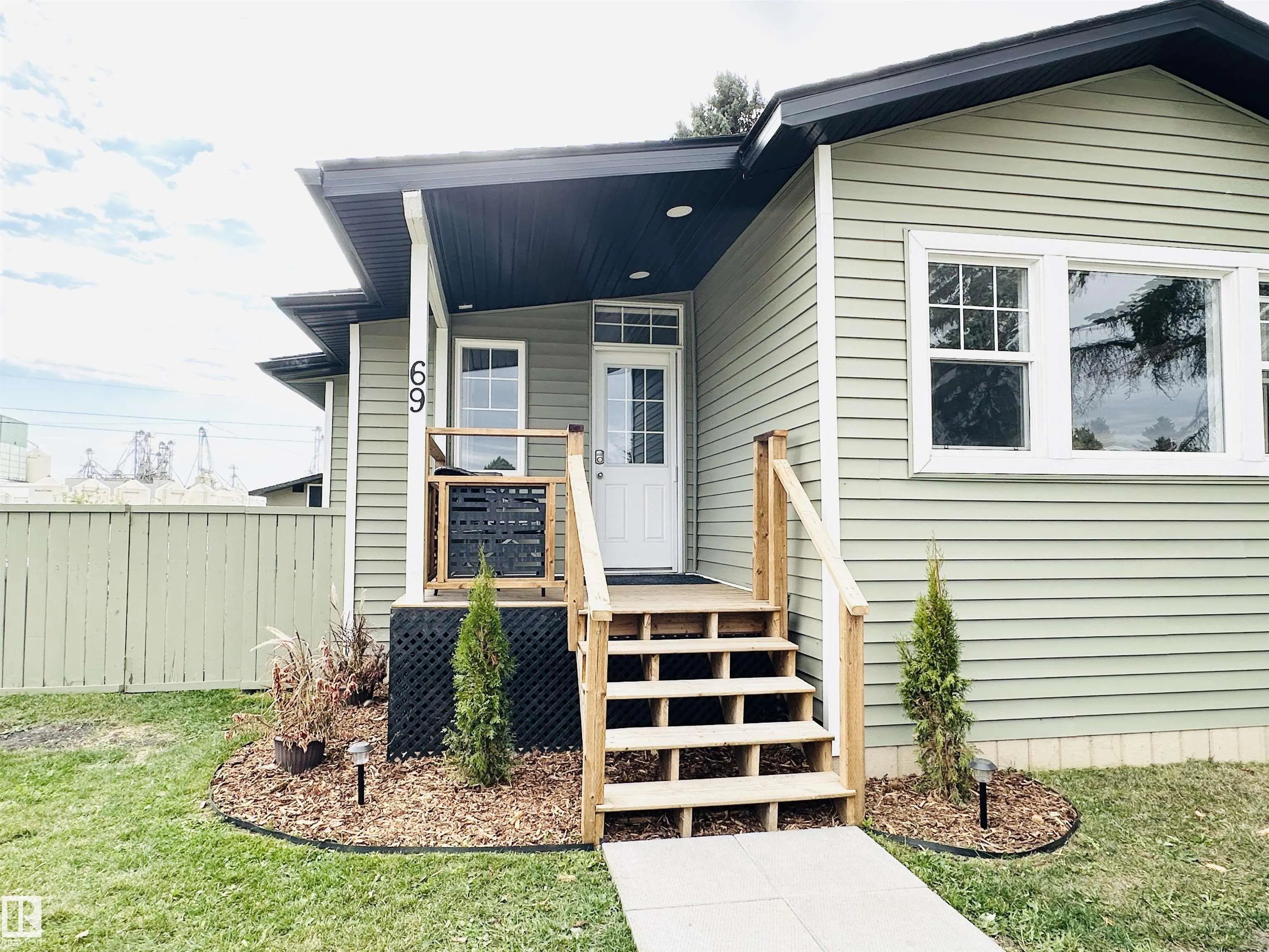 4204 47 St