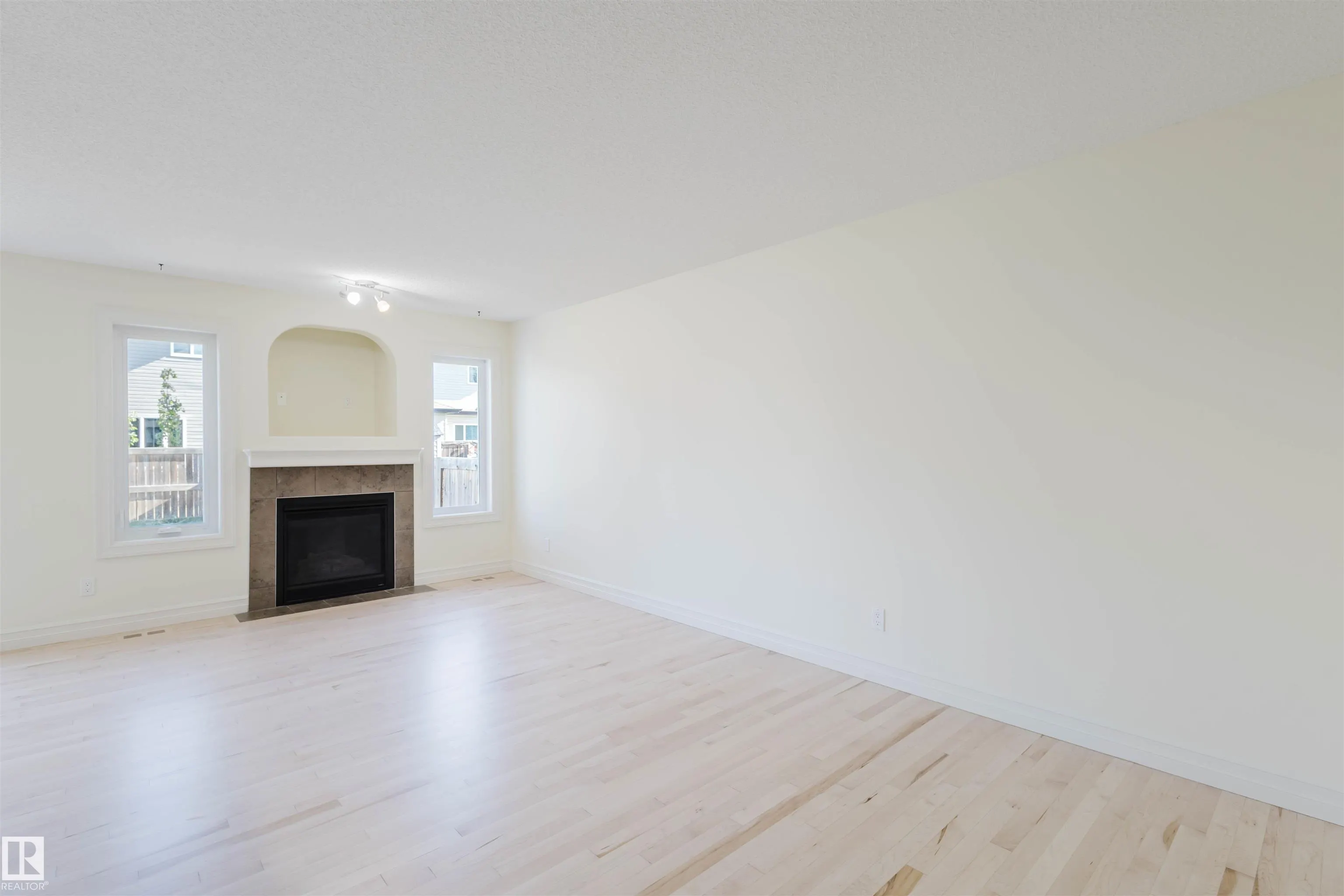 33 CATALINA CT