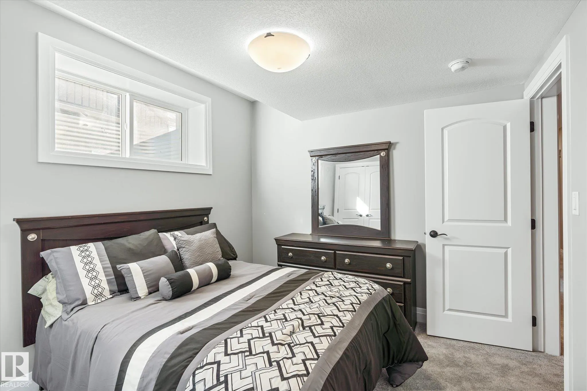 5 SPARROW Close
