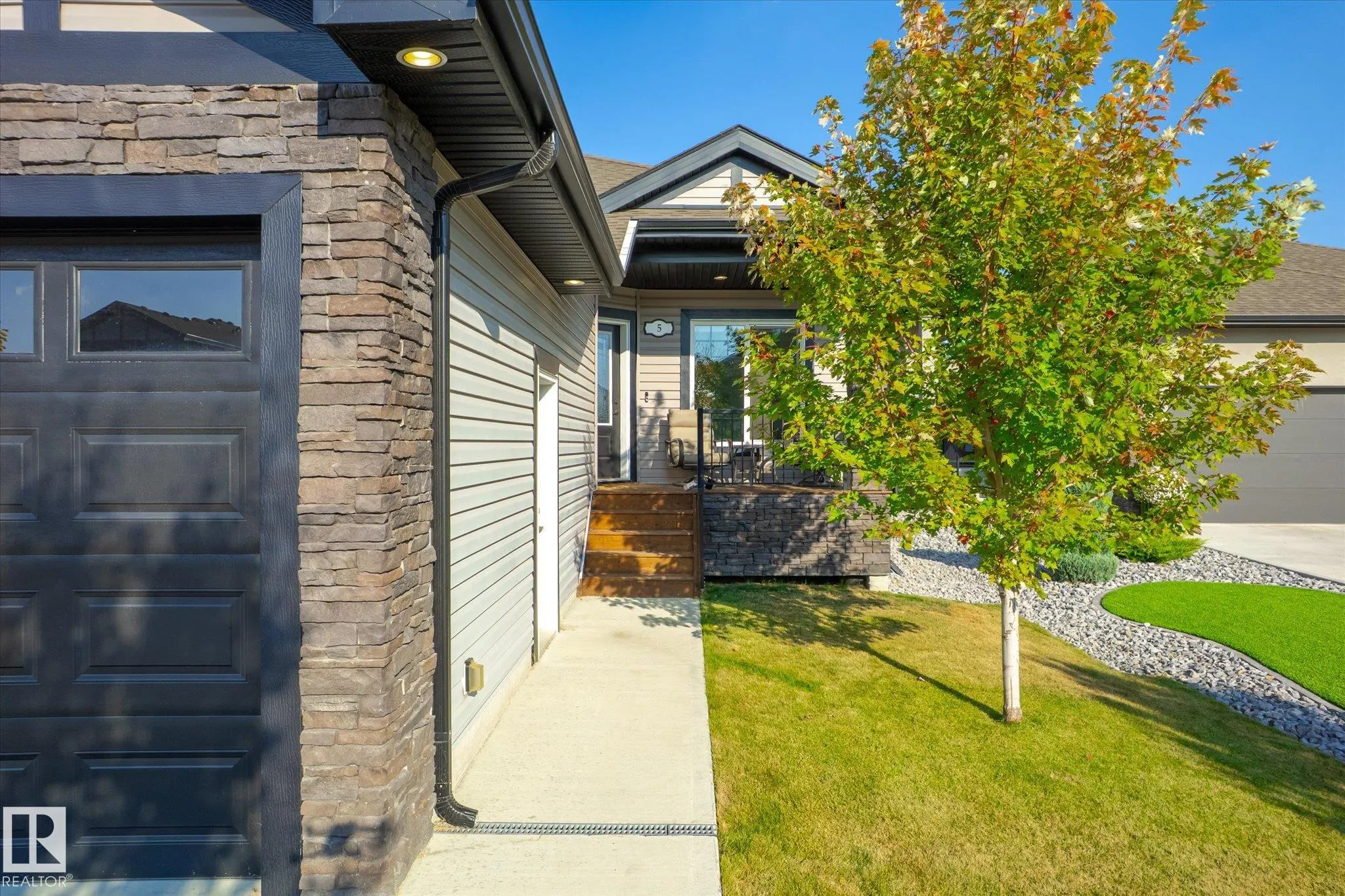 5 SPARROW Close