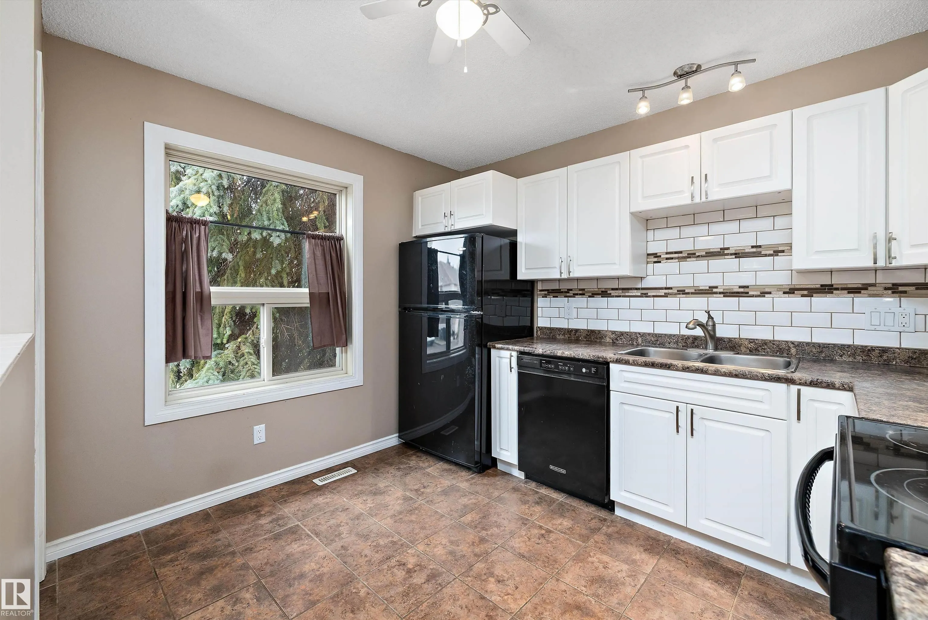 1821 MILL WOODS Road