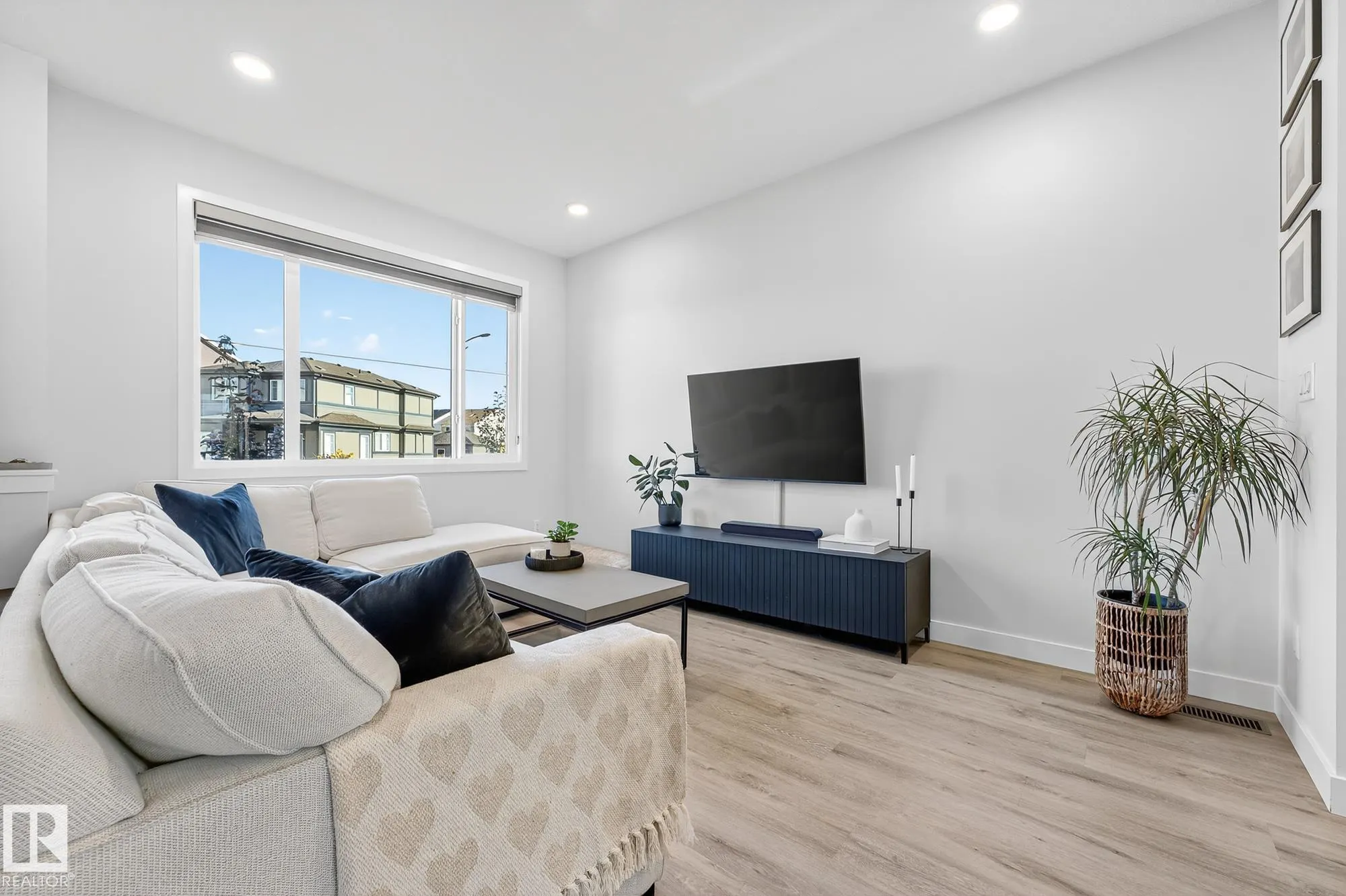 525 PATERSON Way