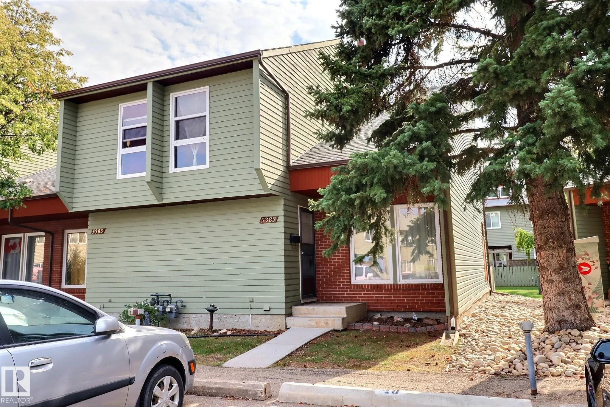 5383 HILL VIEW Crescent