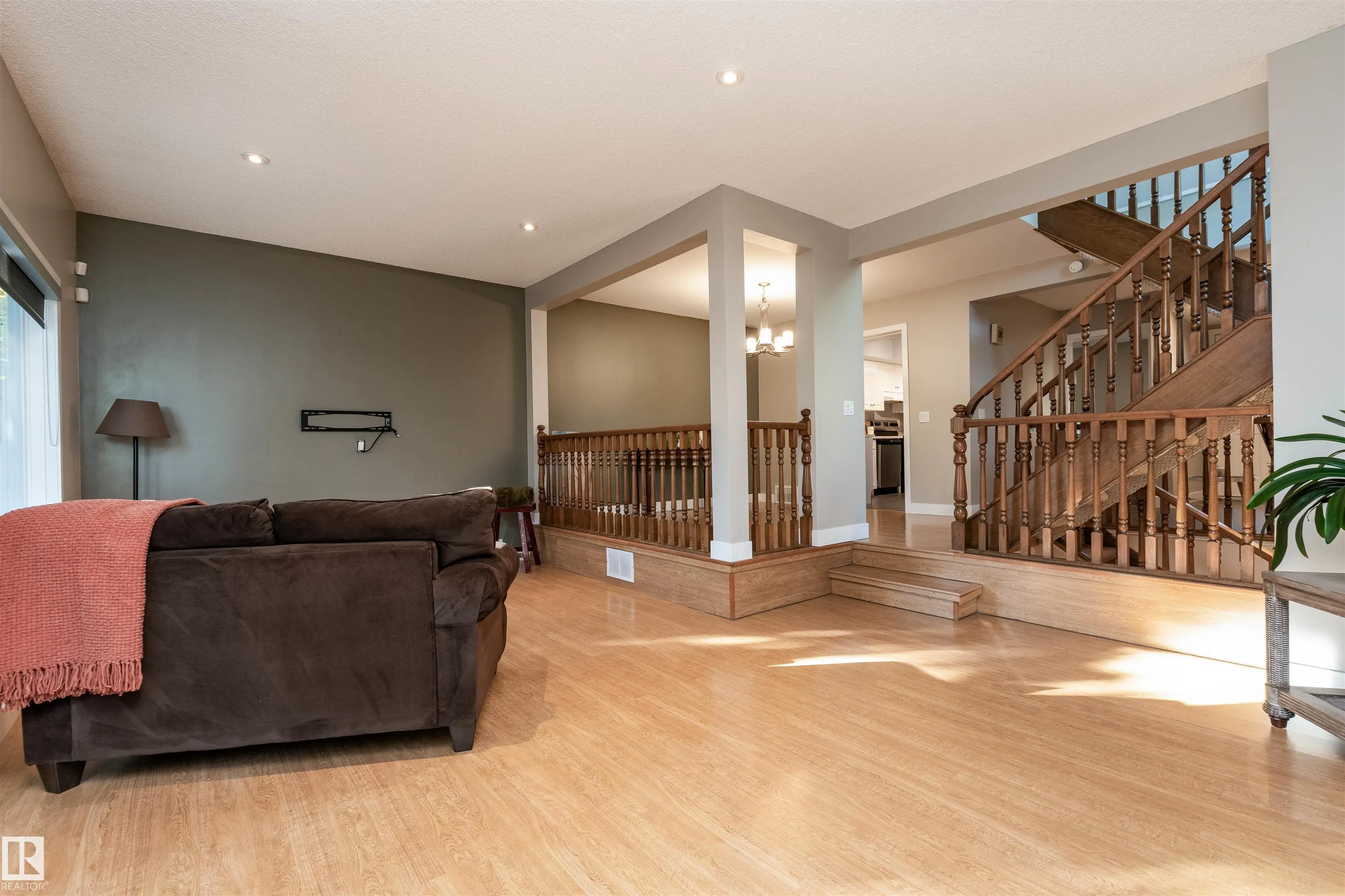 614 WOODBRIDGE Way