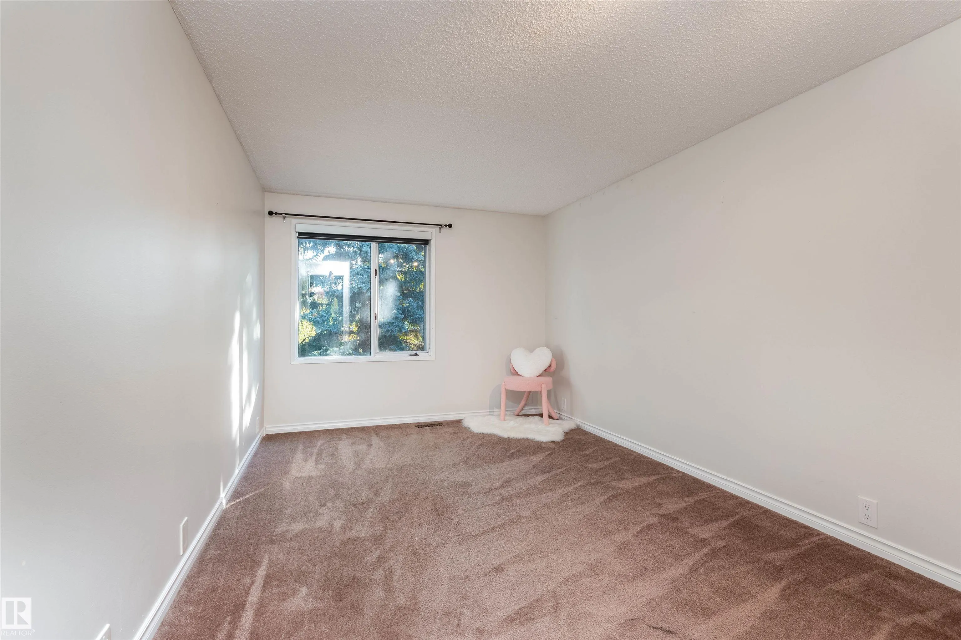 614 WOODBRIDGE Way