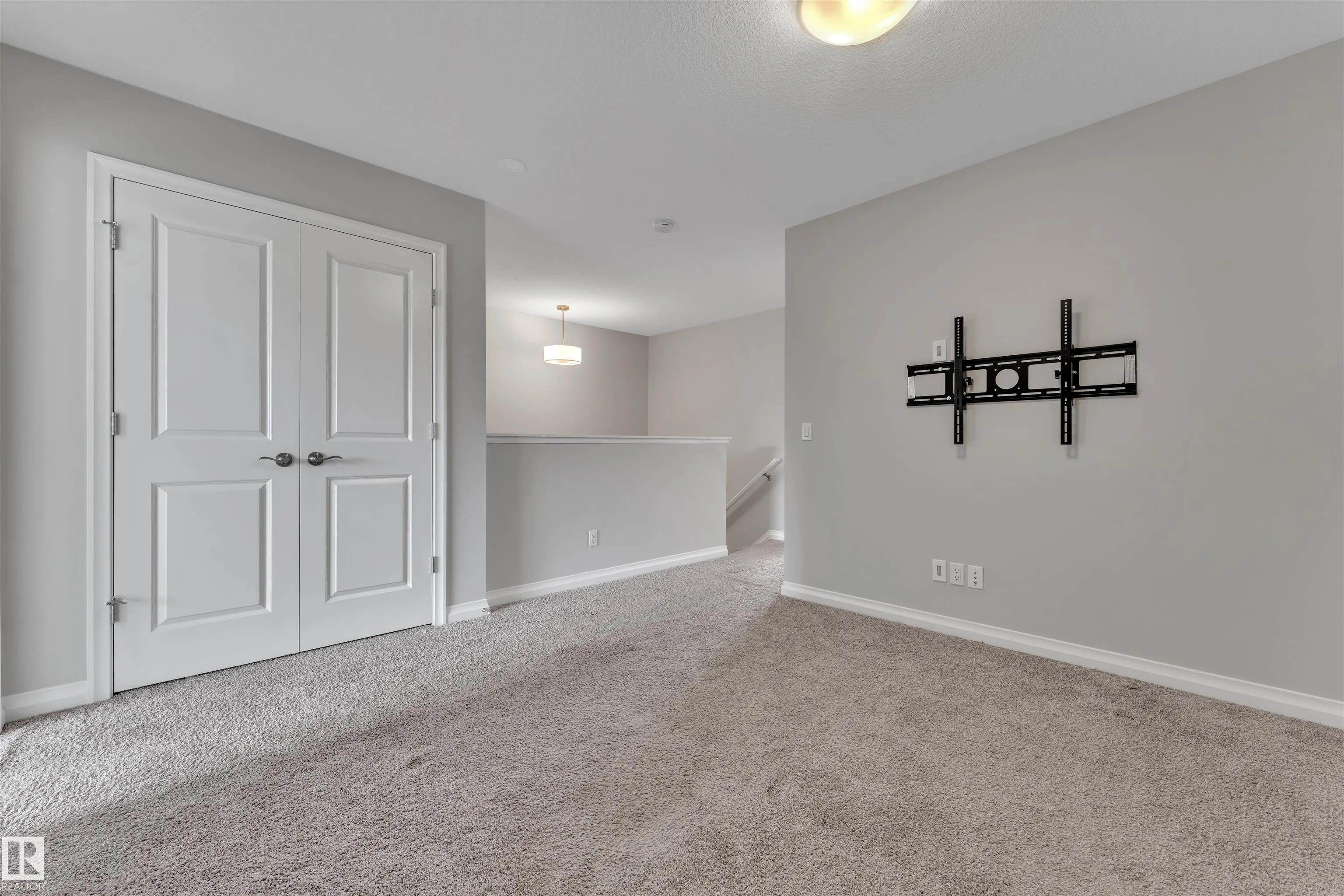 176 CHARLESWORTH Drive