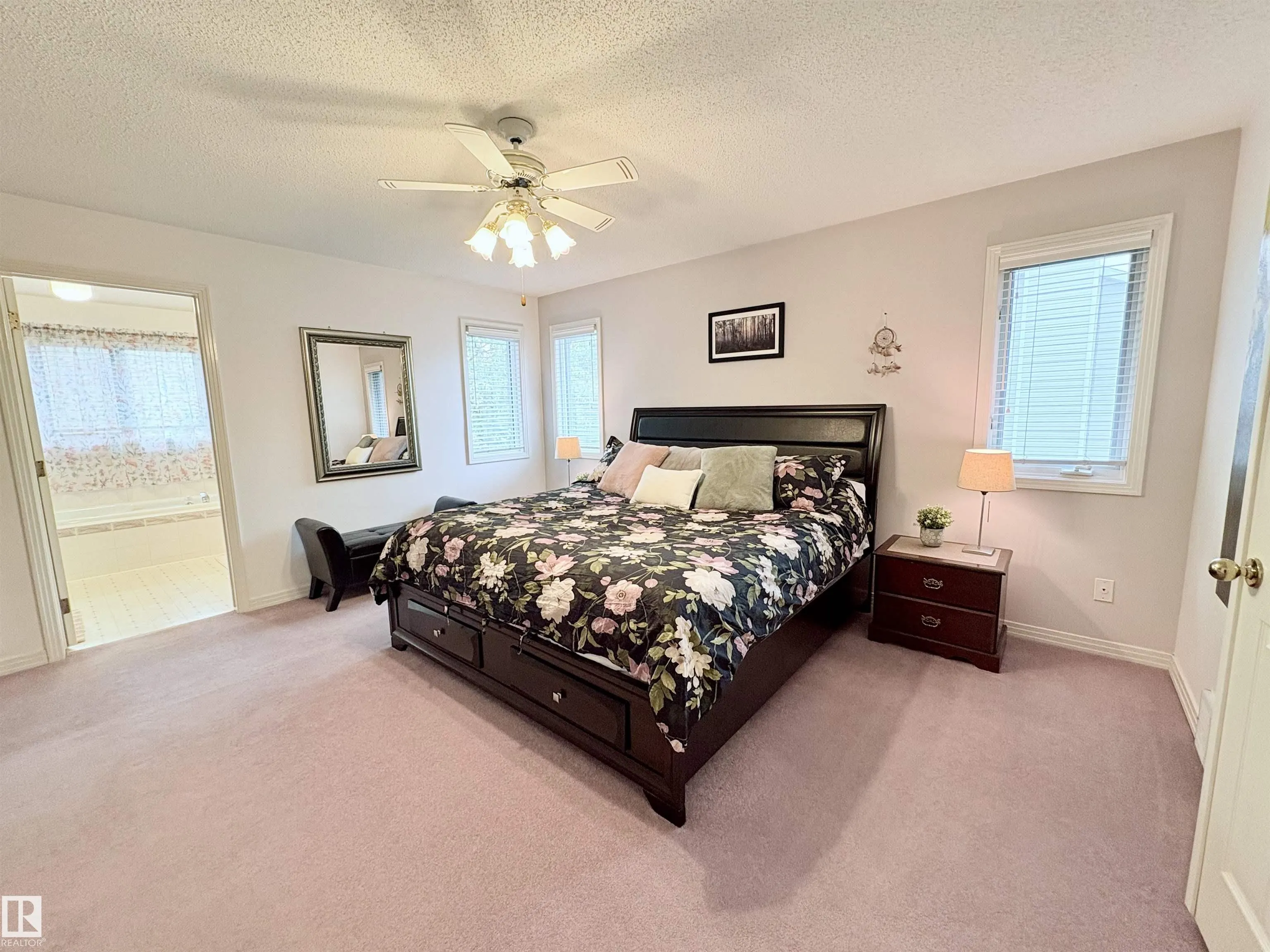 75 WOODSIDE Crescent