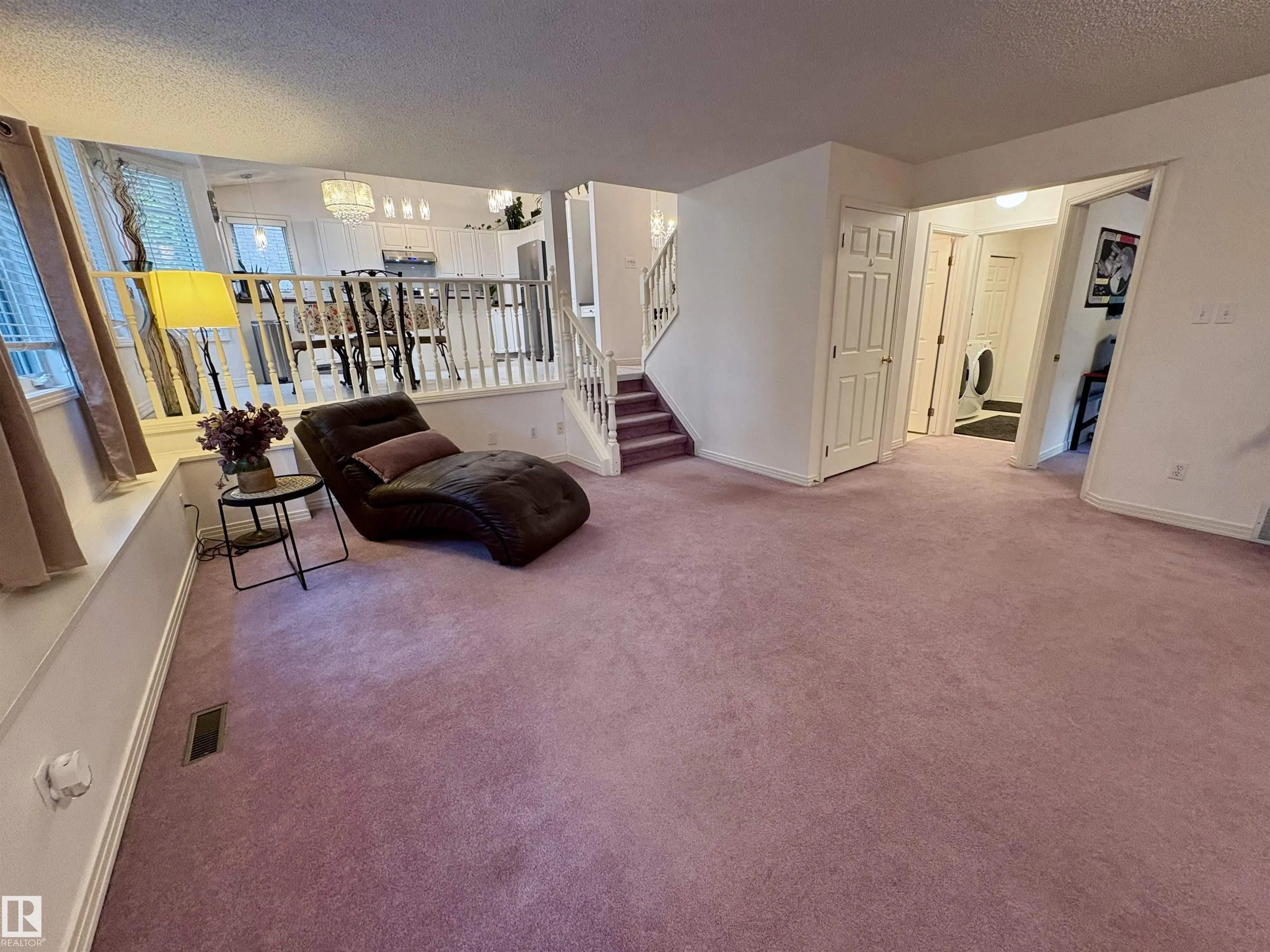 75 WOODSIDE Crescent