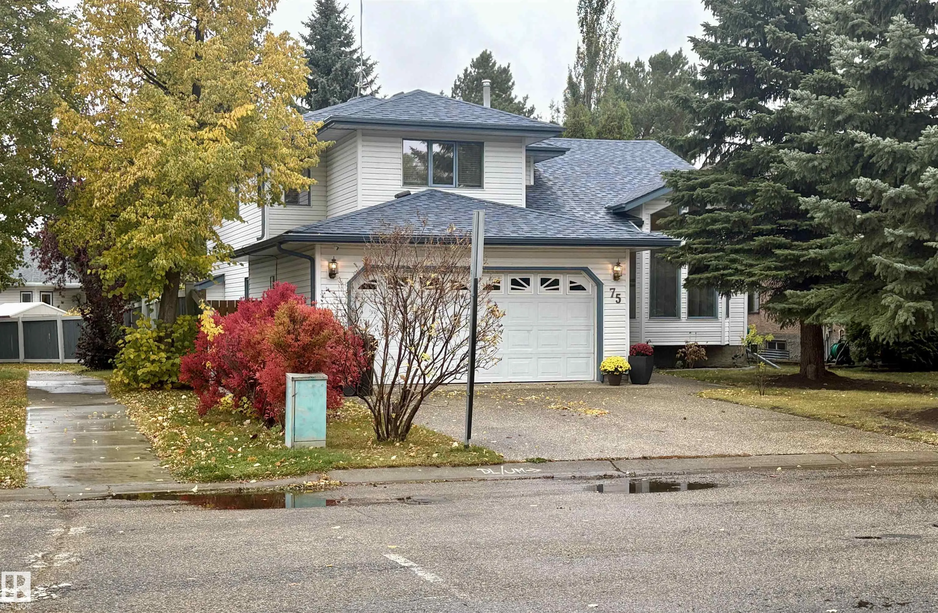 75 WOODSIDE Crescent