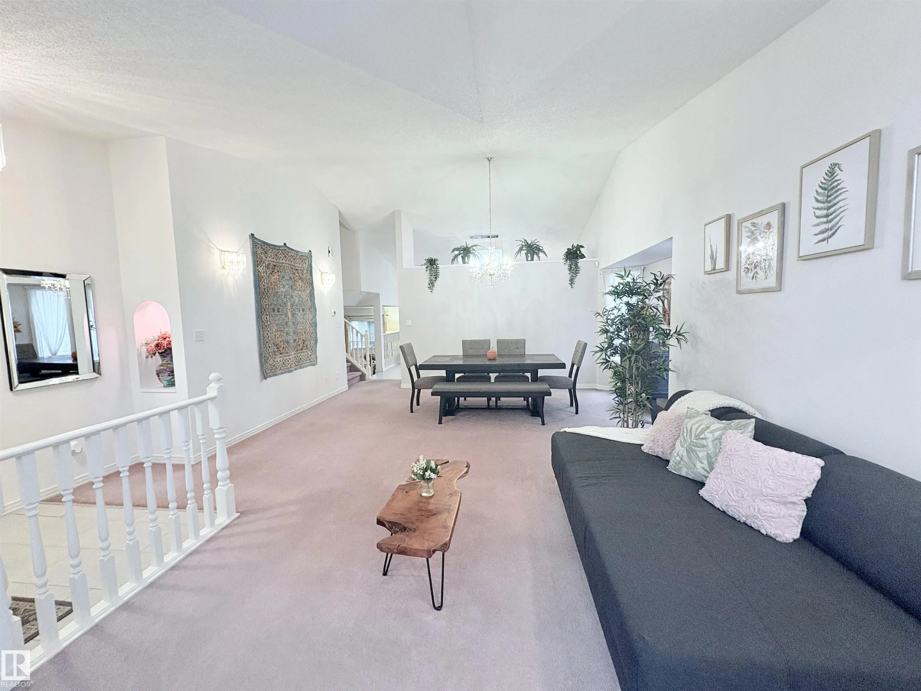 75 WOODSIDE Crescent