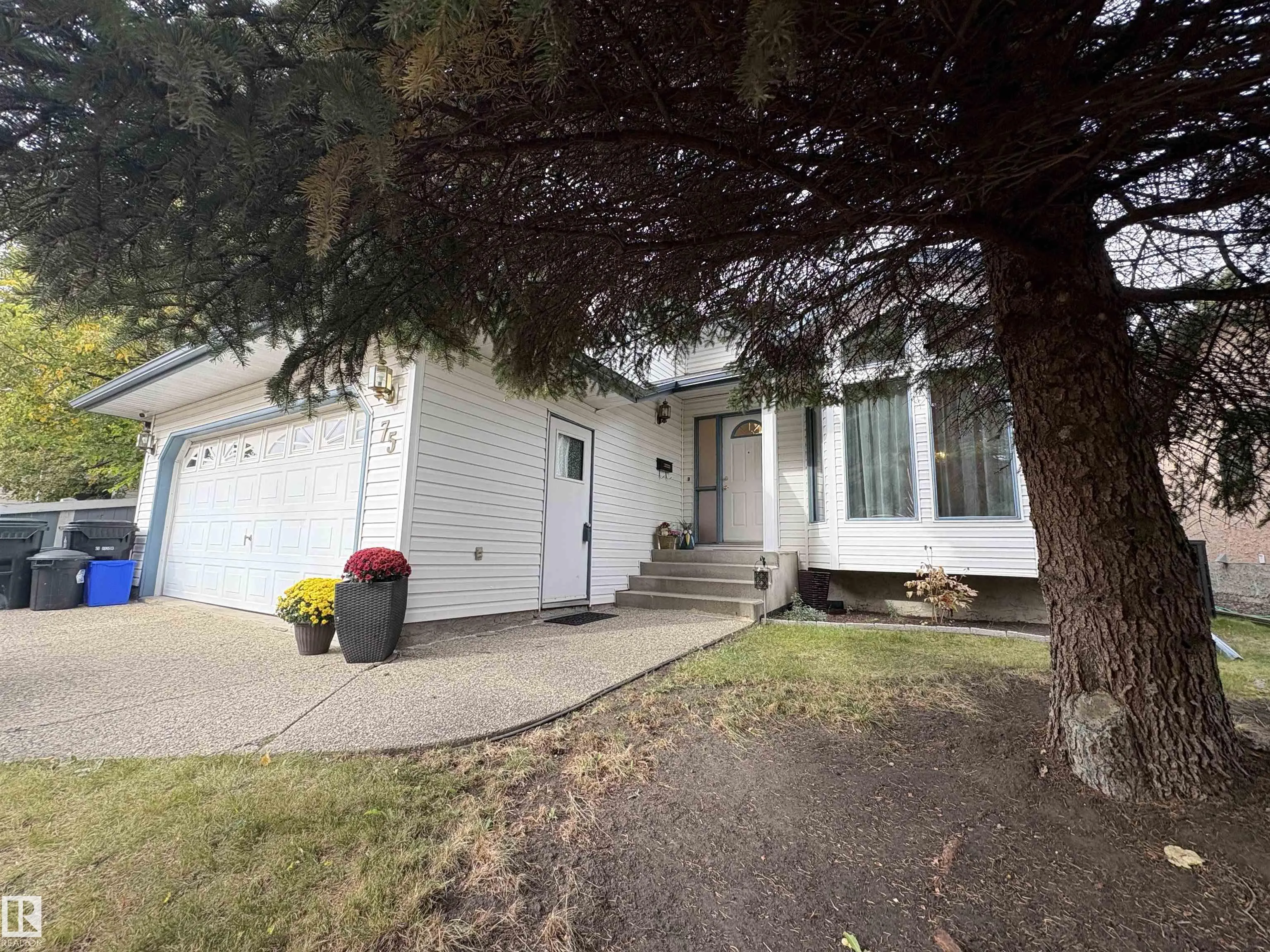 75 WOODSIDE Crescent