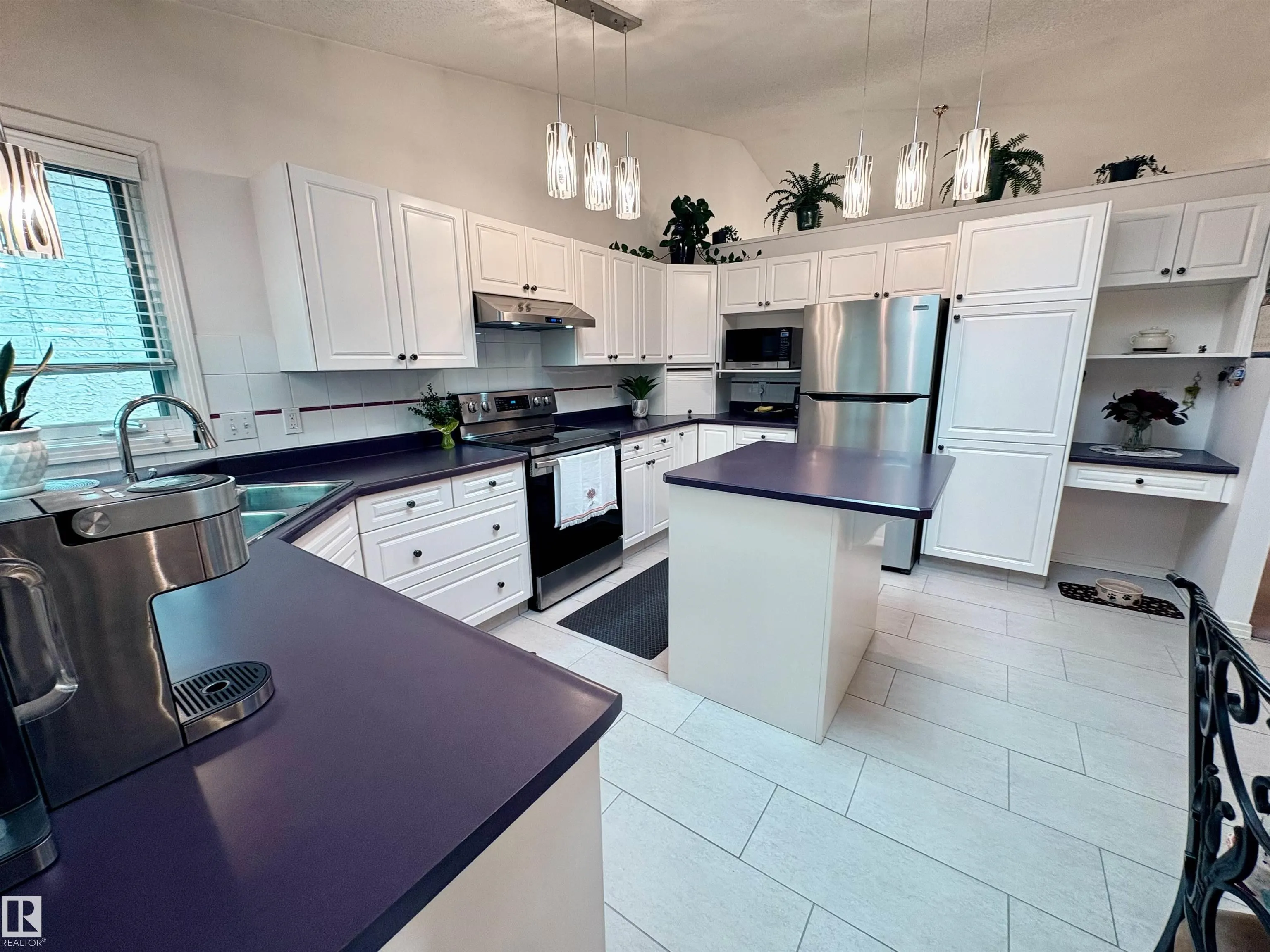 75 WOODSIDE Crescent