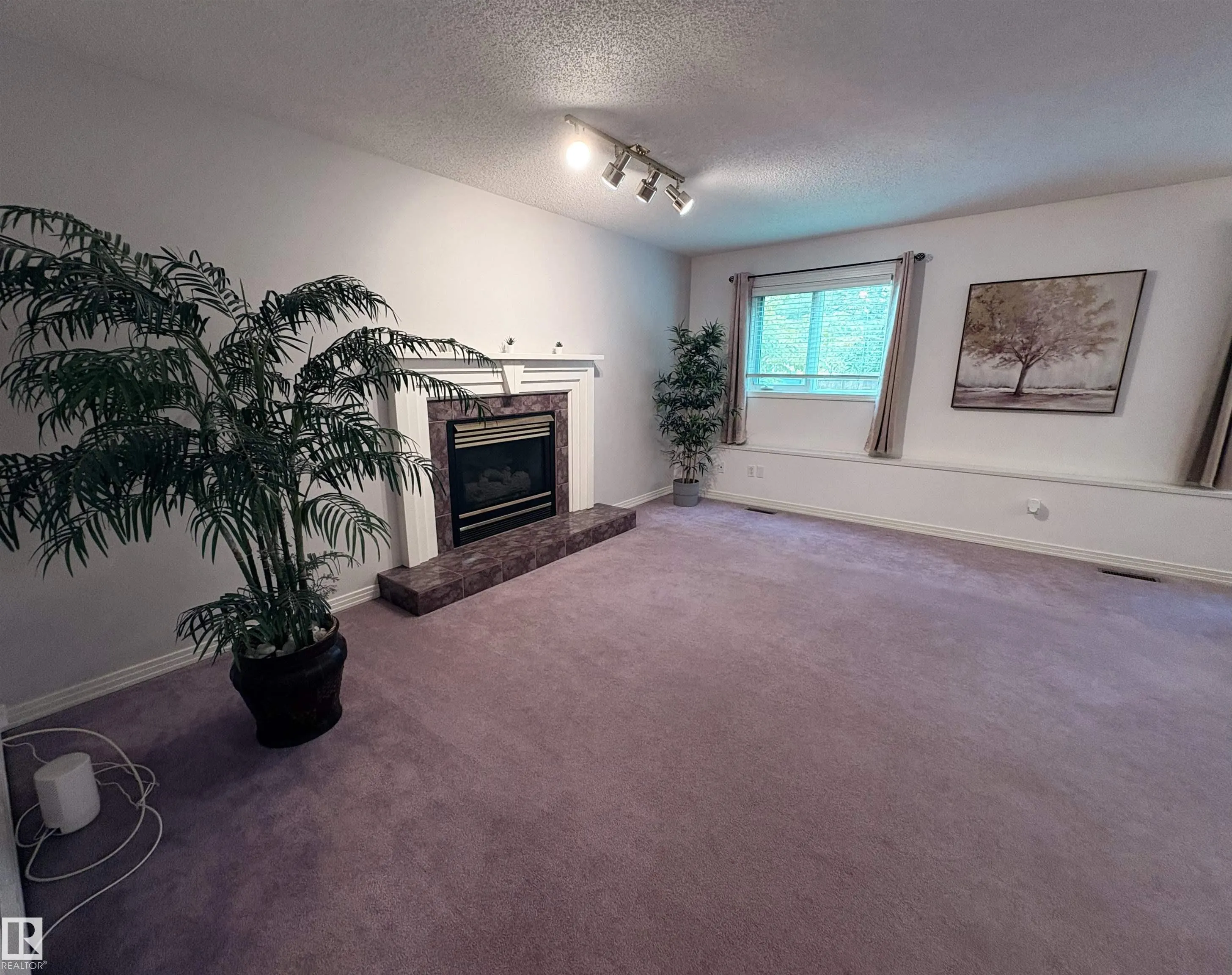 75 WOODSIDE Crescent
