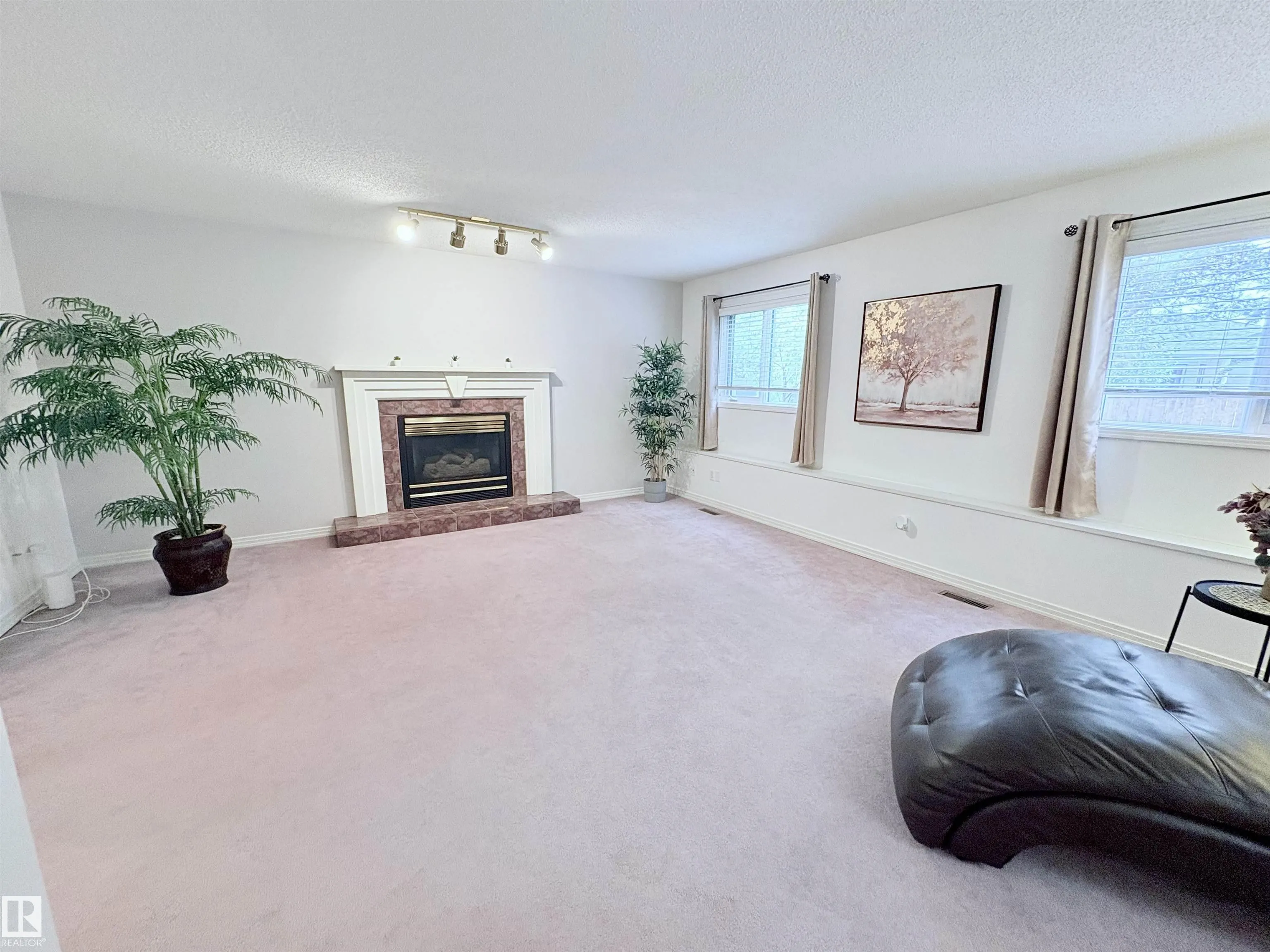 75 WOODSIDE Crescent