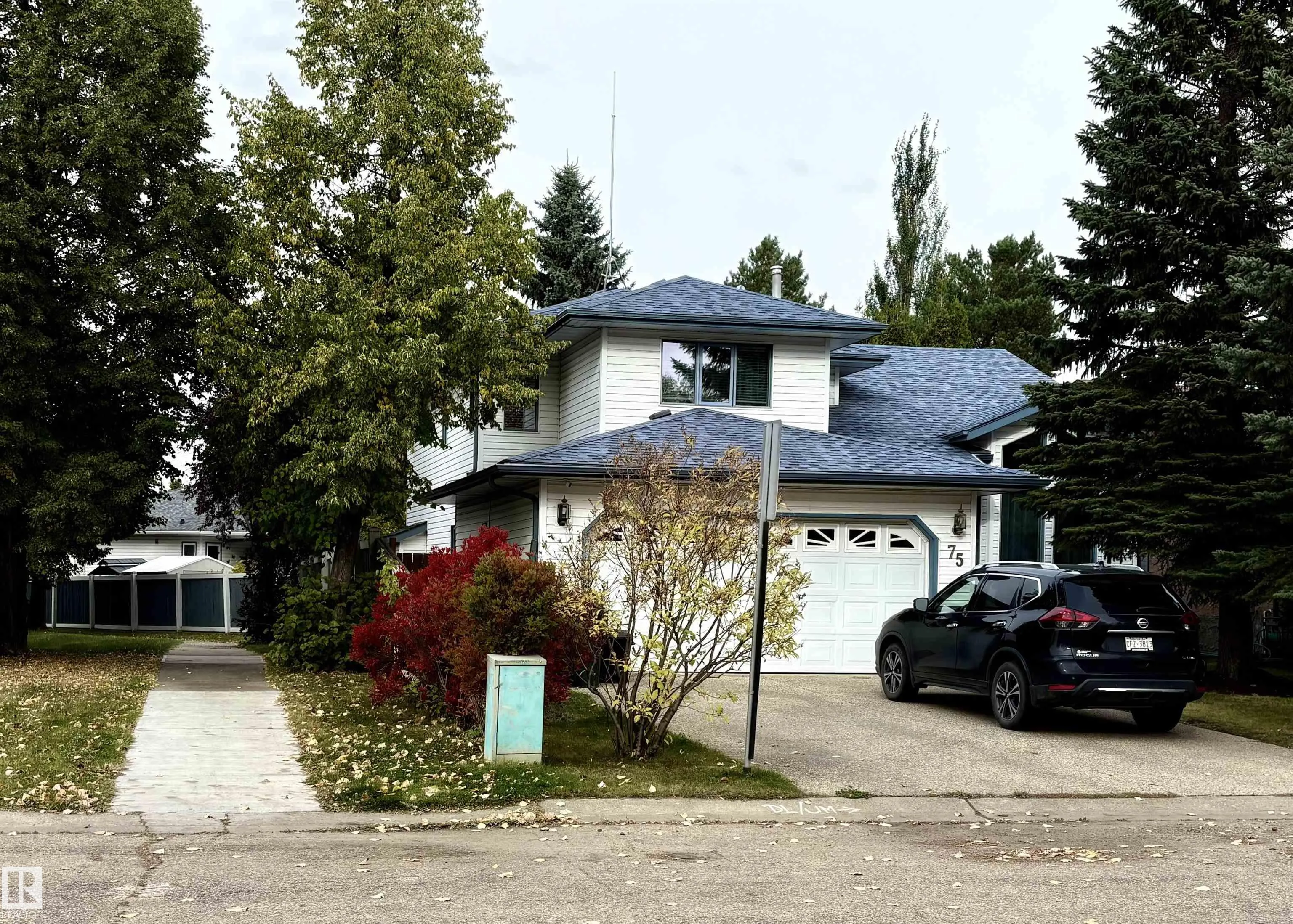 75 WOODSIDE Crescent