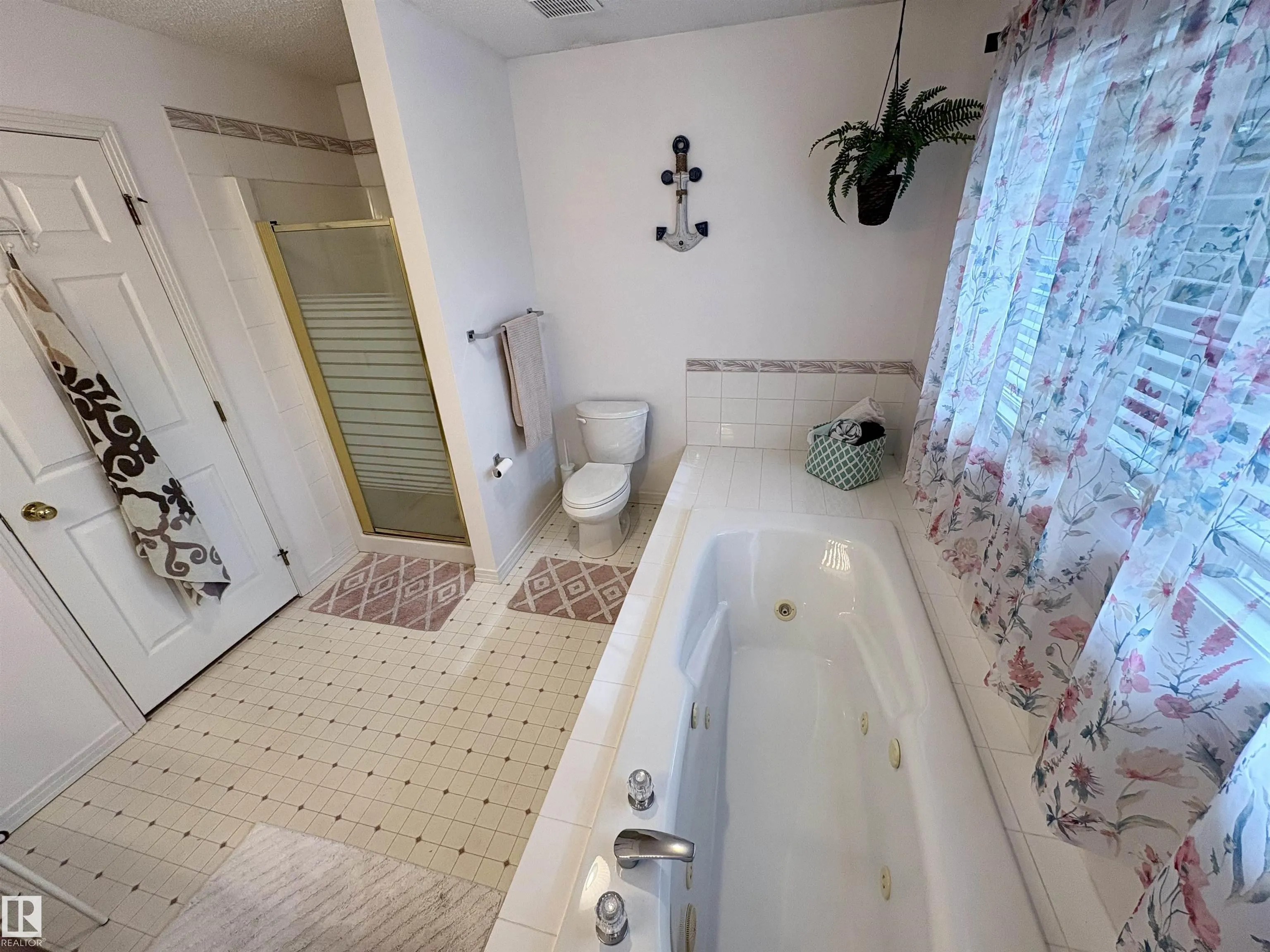 75 WOODSIDE Crescent