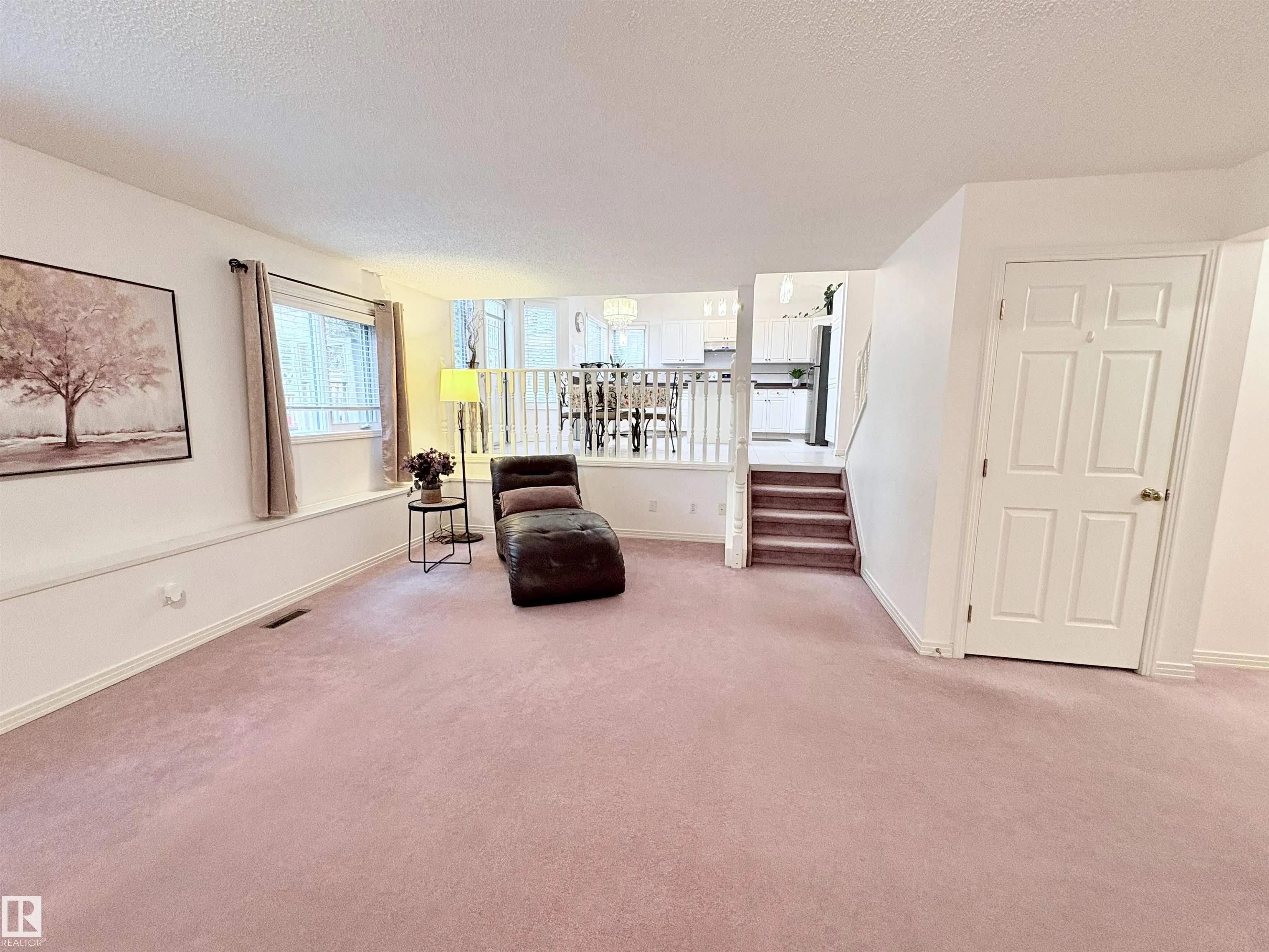 75 WOODSIDE Crescent