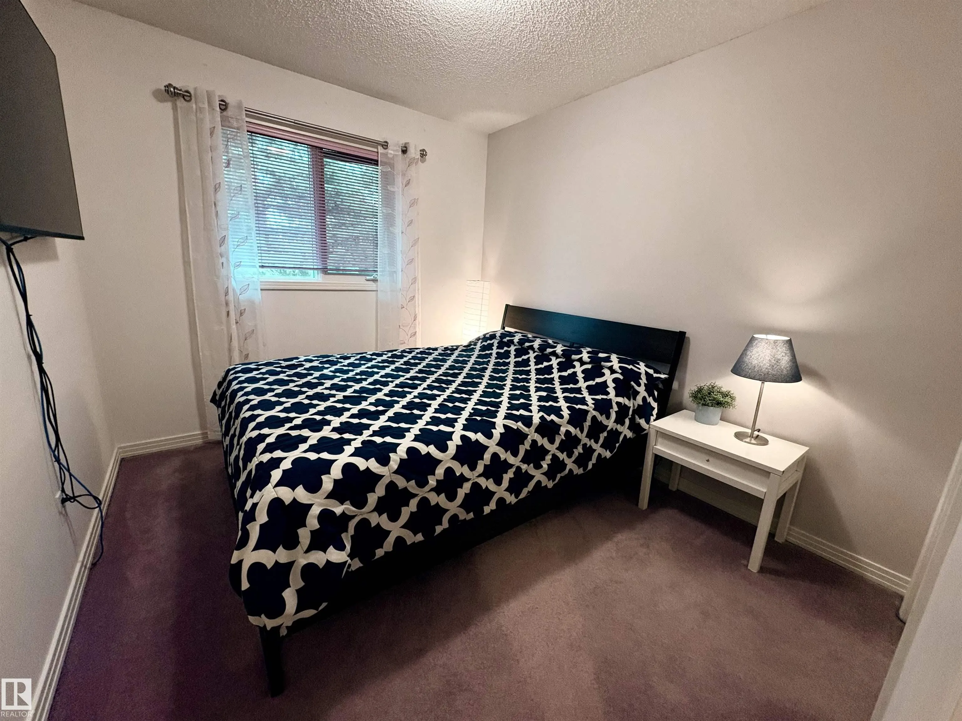 75 WOODSIDE Crescent