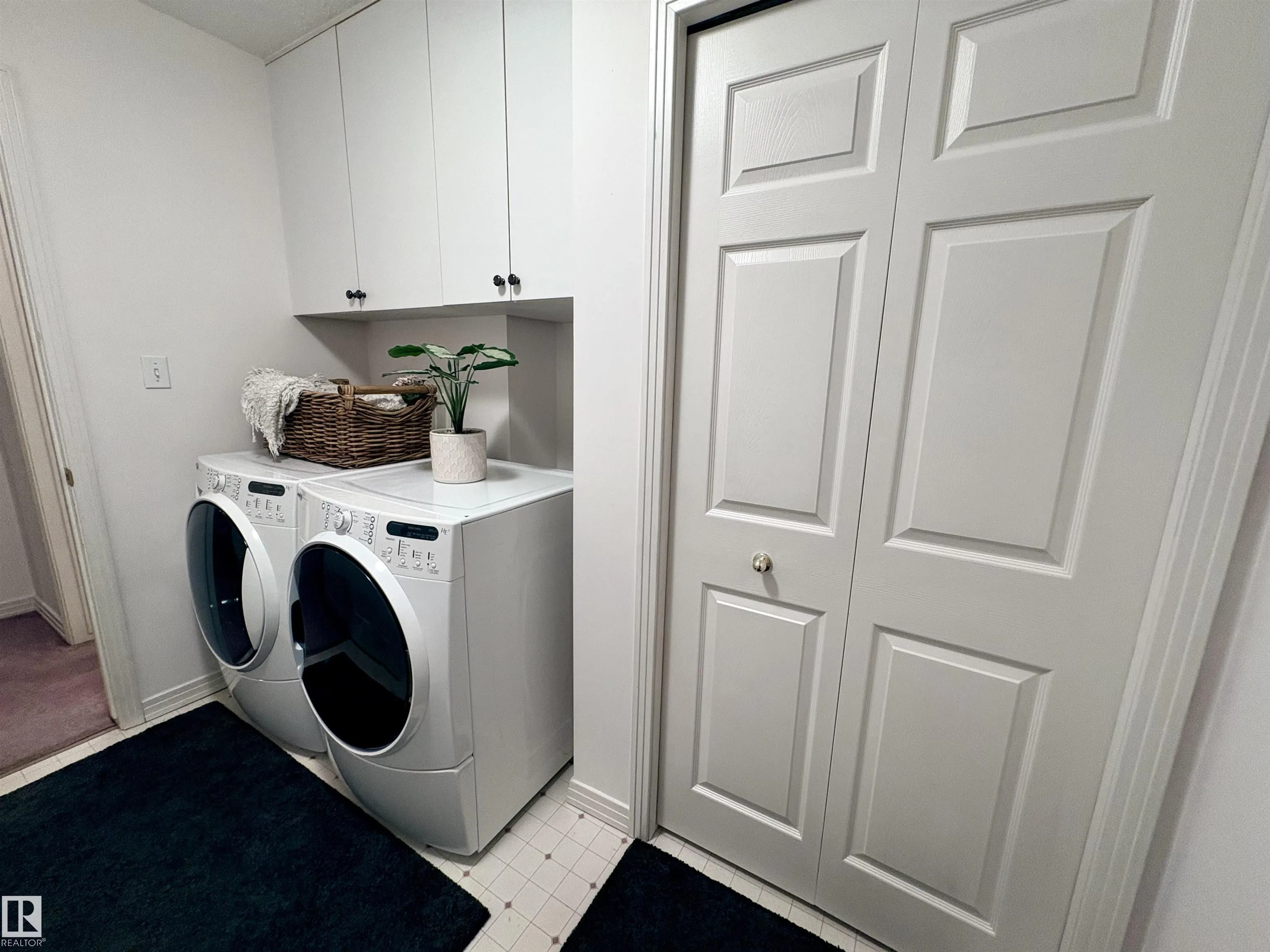 75 WOODSIDE Crescent